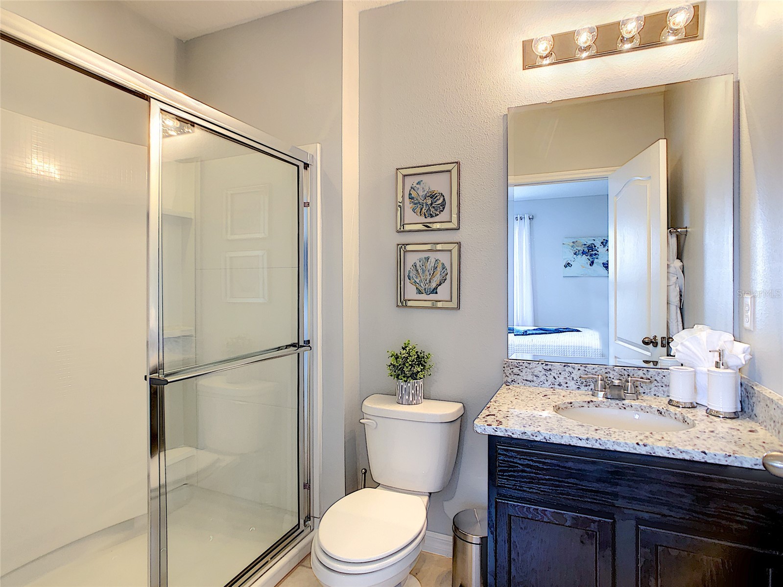 Slide show image of the Orlando Florida Home for Sale 43