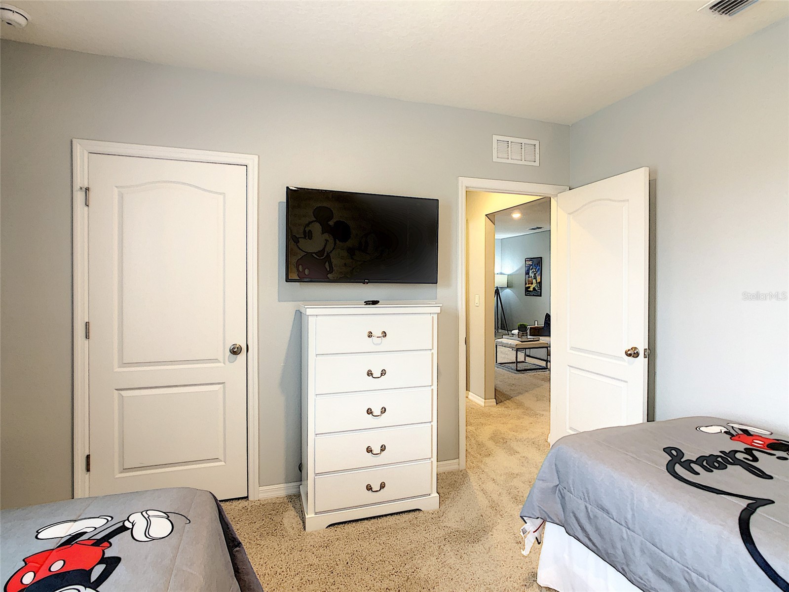 Slide show image of the Orlando Florida Home for Sale 52