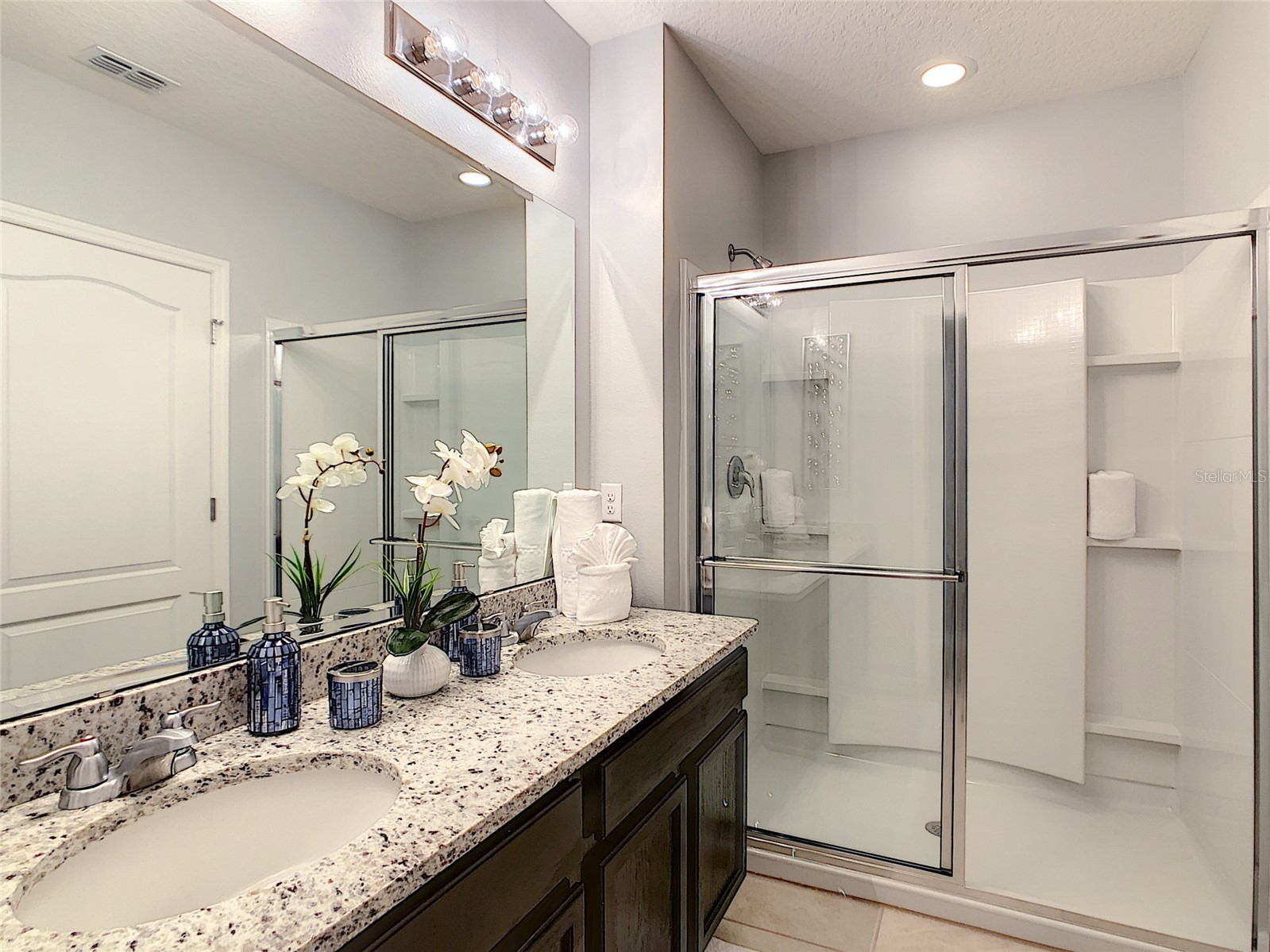 Slide show image of the Orlando Florida Home for Sale 54