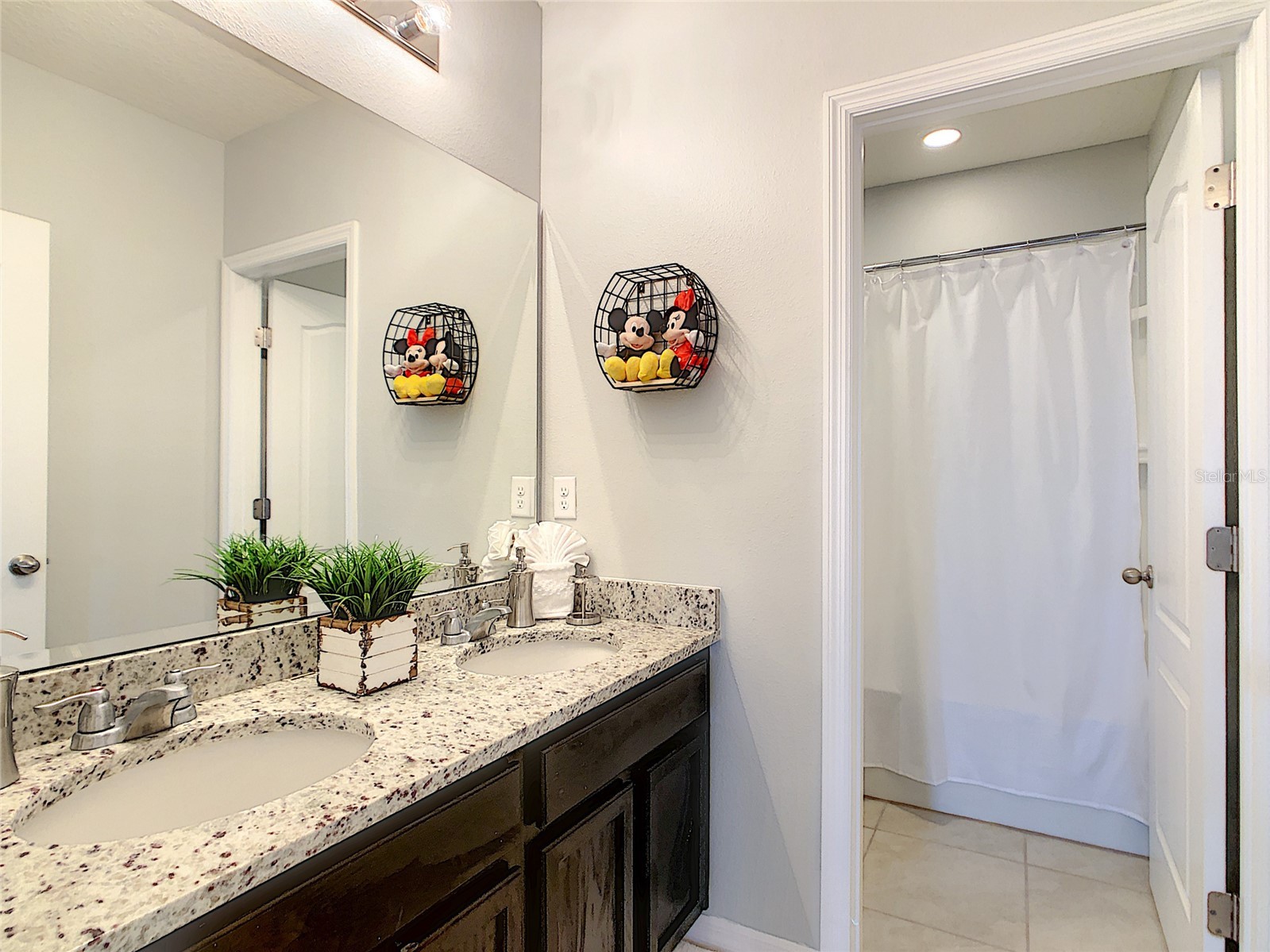 Slide show image of the Orlando Florida Home for Sale 55