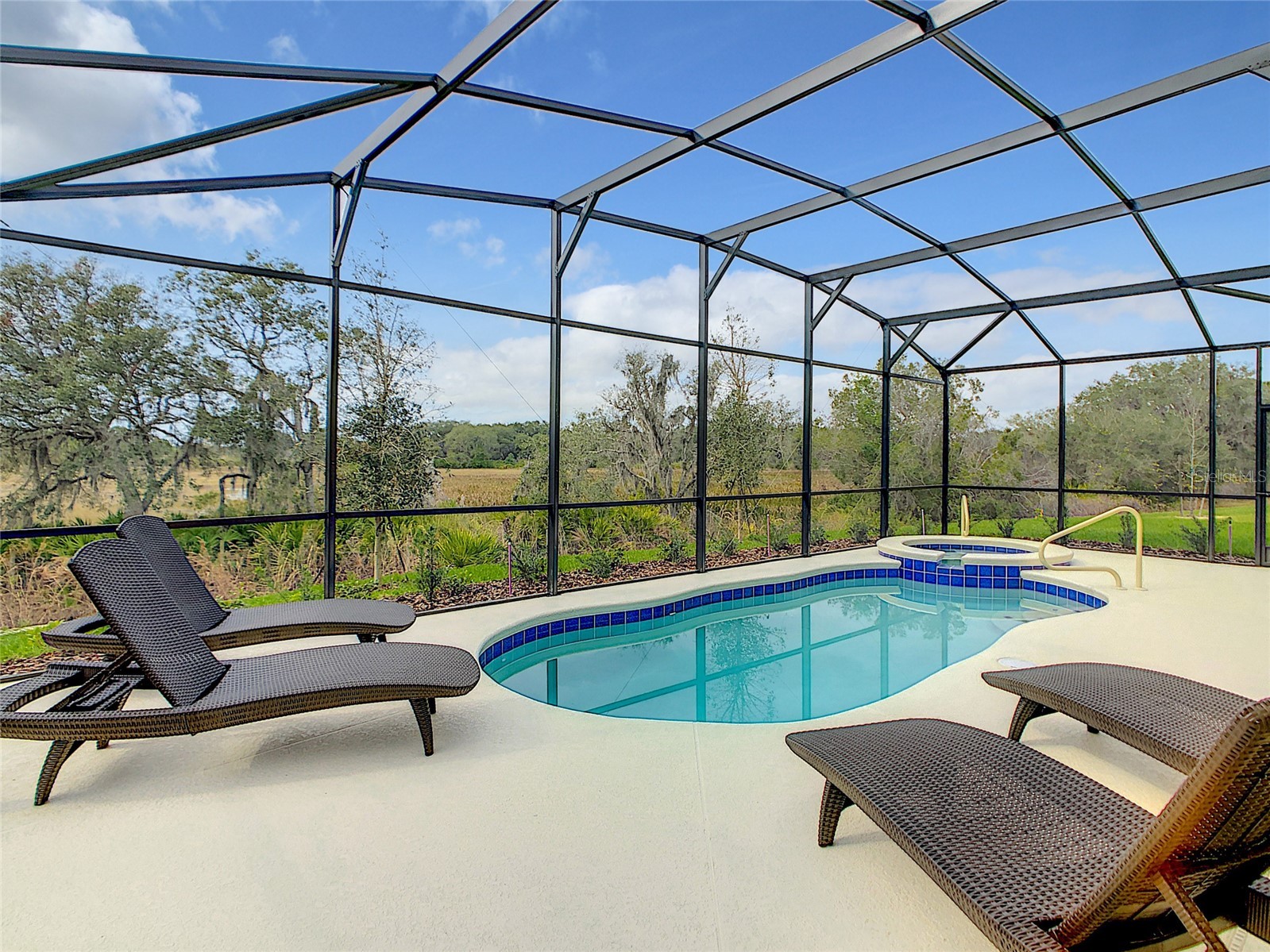 Slide show image of the Orlando Florida Home for Sale 59