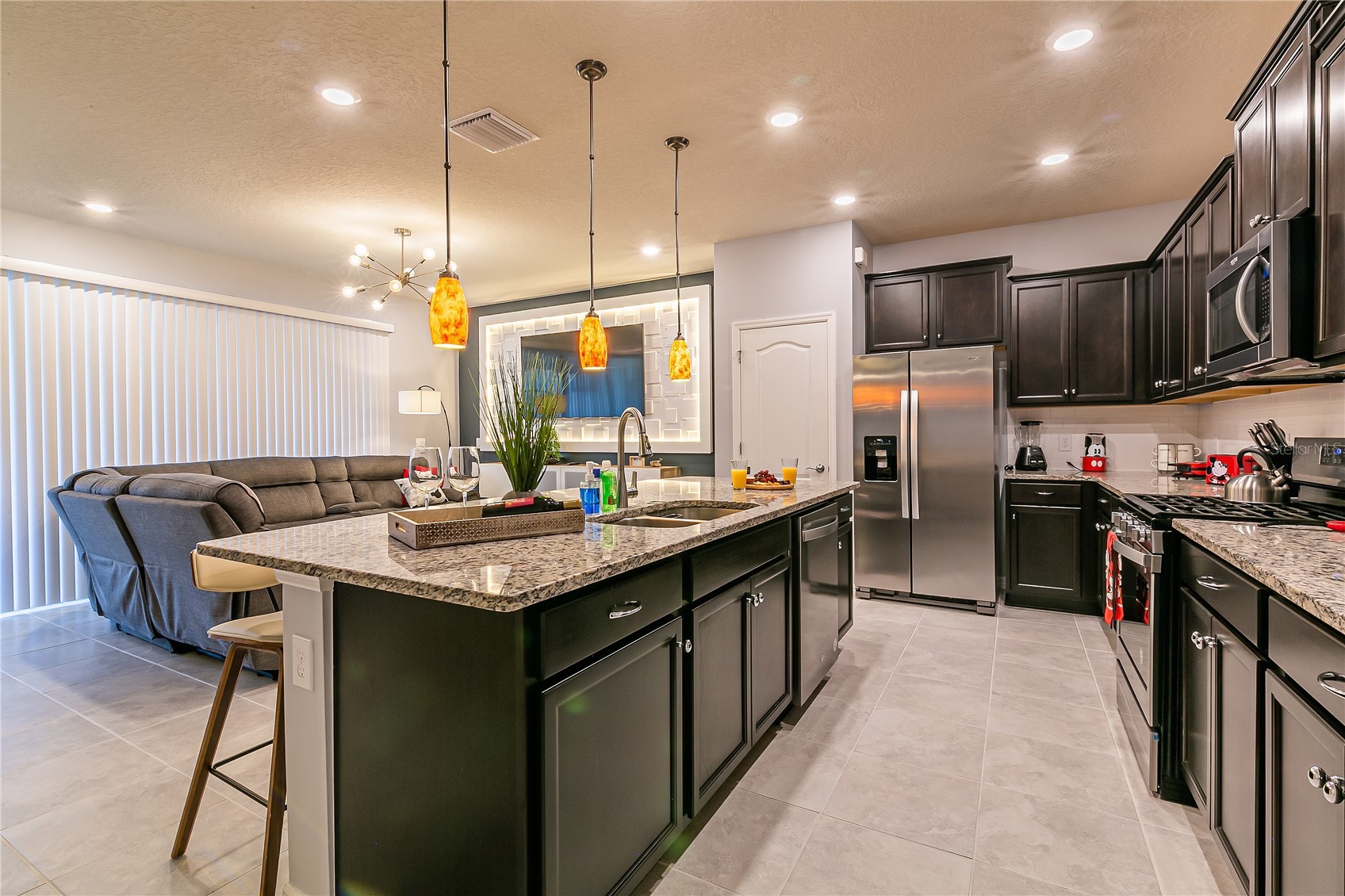 Slide show image of the Orlando Florida Home for Sale 11