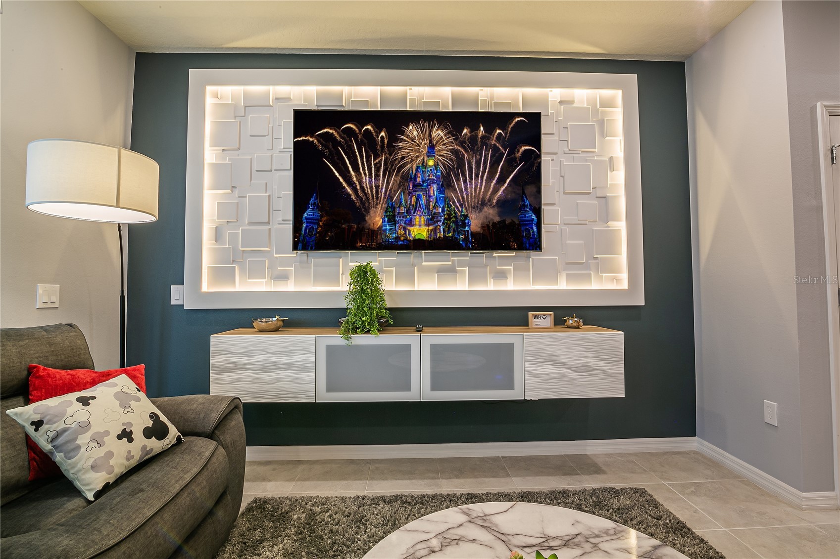 Slide show image of the Orlando Florida Home for Sale 17