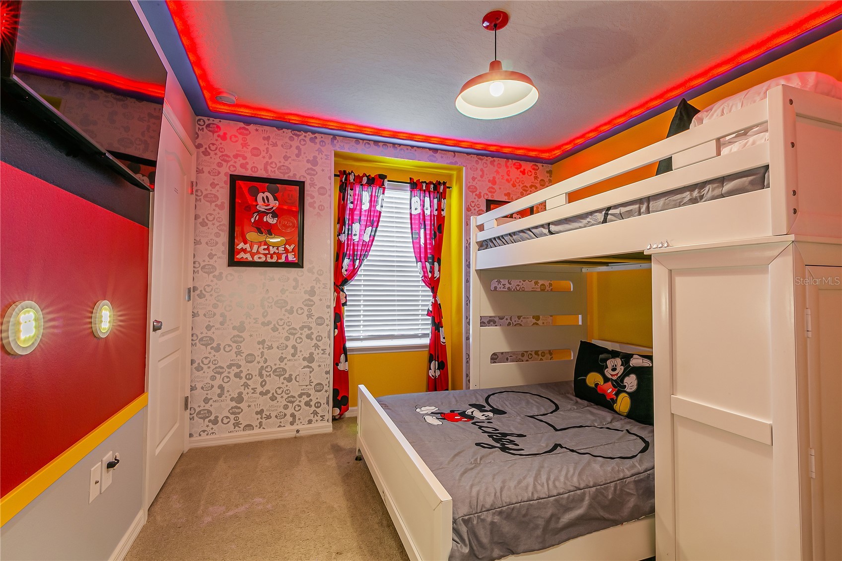 Slide show image of the Orlando Florida Home for Sale 20