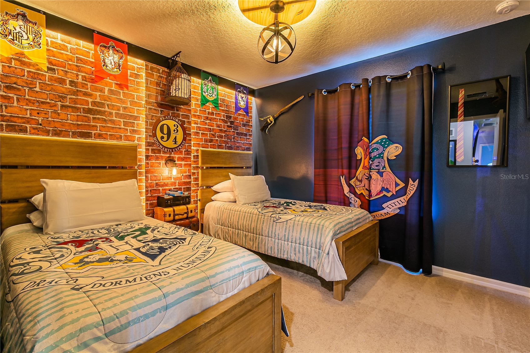 Slide show image of the Orlando Florida Home for Sale 23