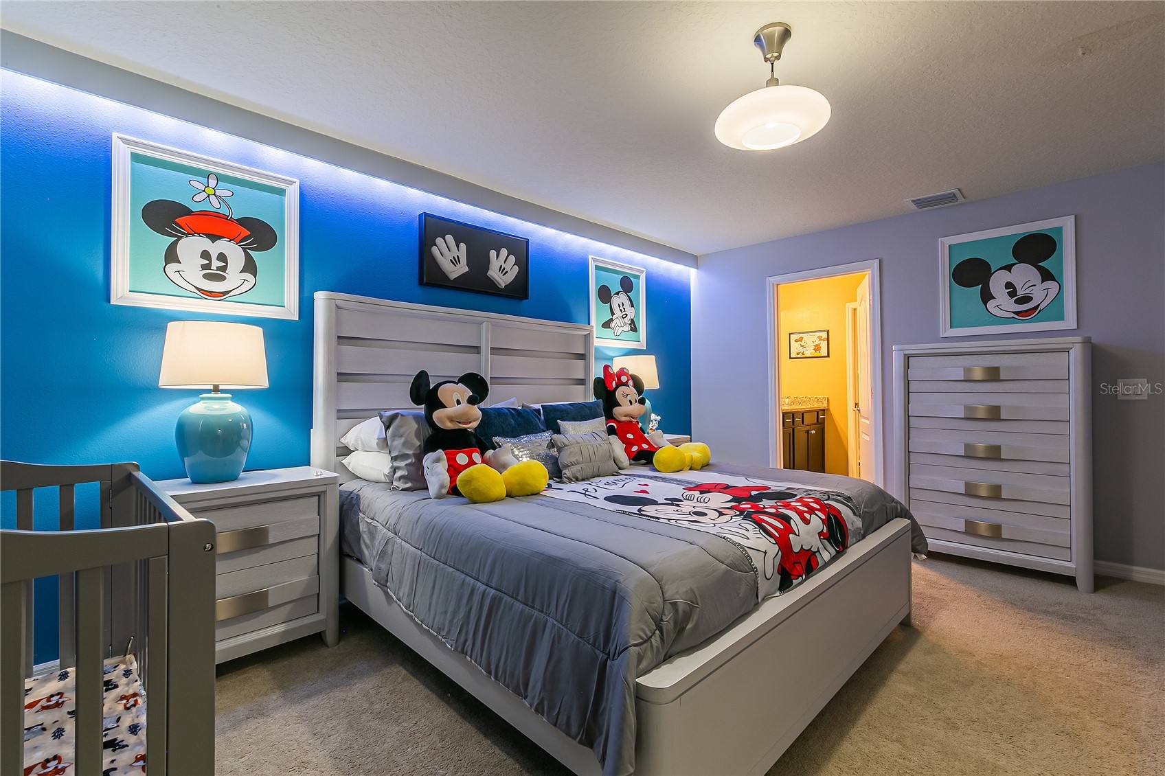 Slide show image of the Orlando Florida Home for Sale 25