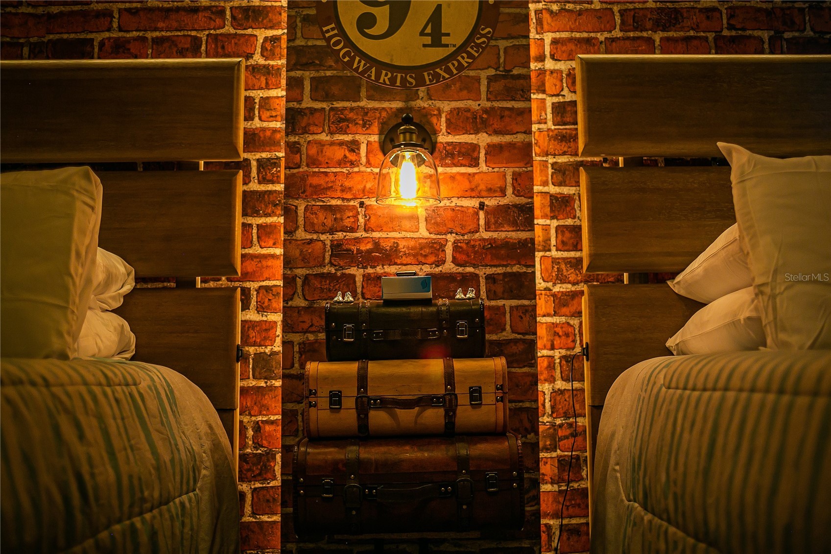 Slide show image of the Orlando Florida Home for Sale 28