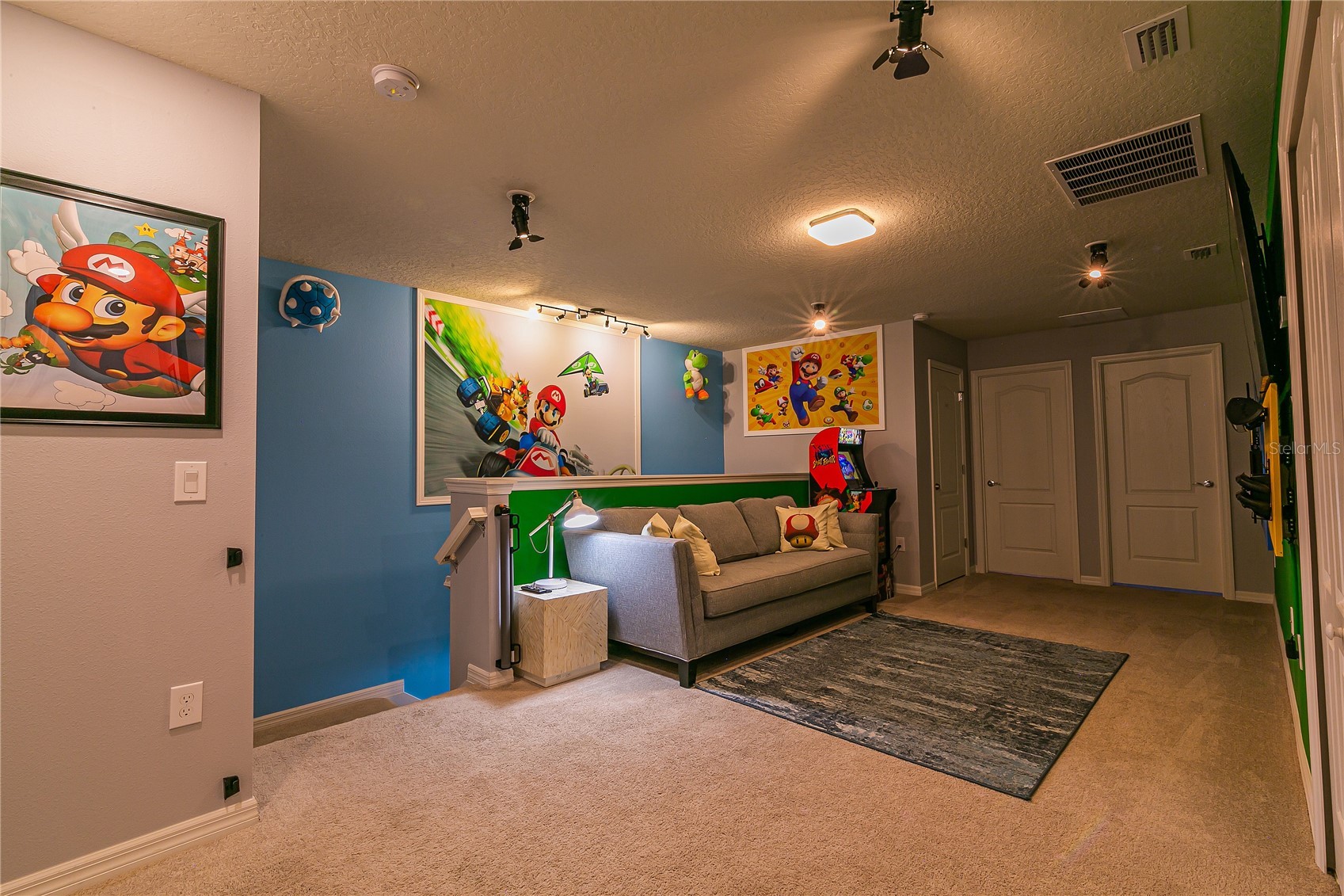 Slide show image of the Orlando Florida Home for Sale 34