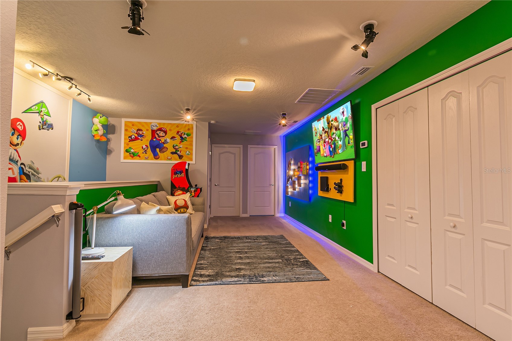 Slide show image of the Orlando Florida Home for Sale 36