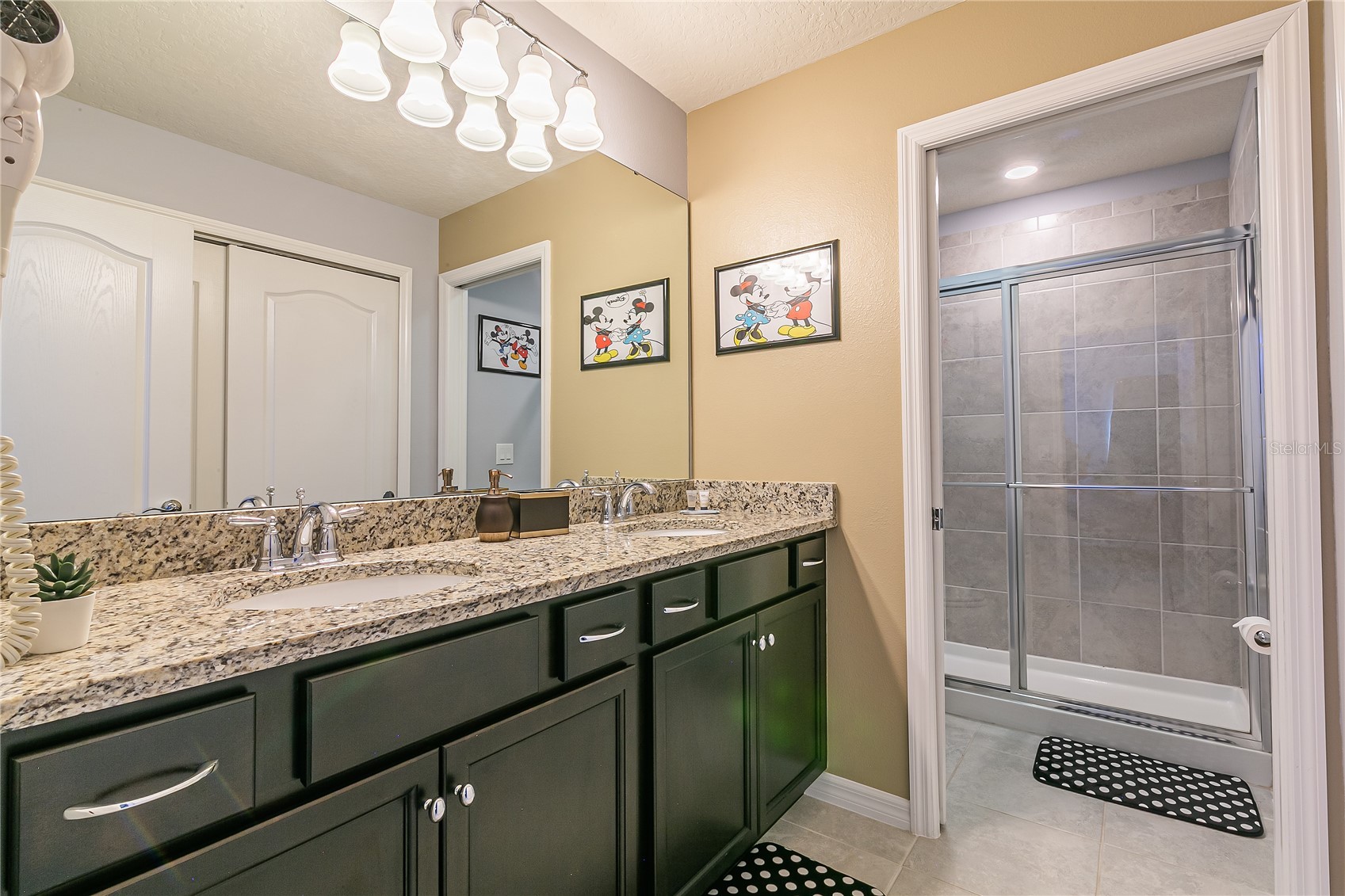 Slide show image of the Orlando Florida Home for Sale 40