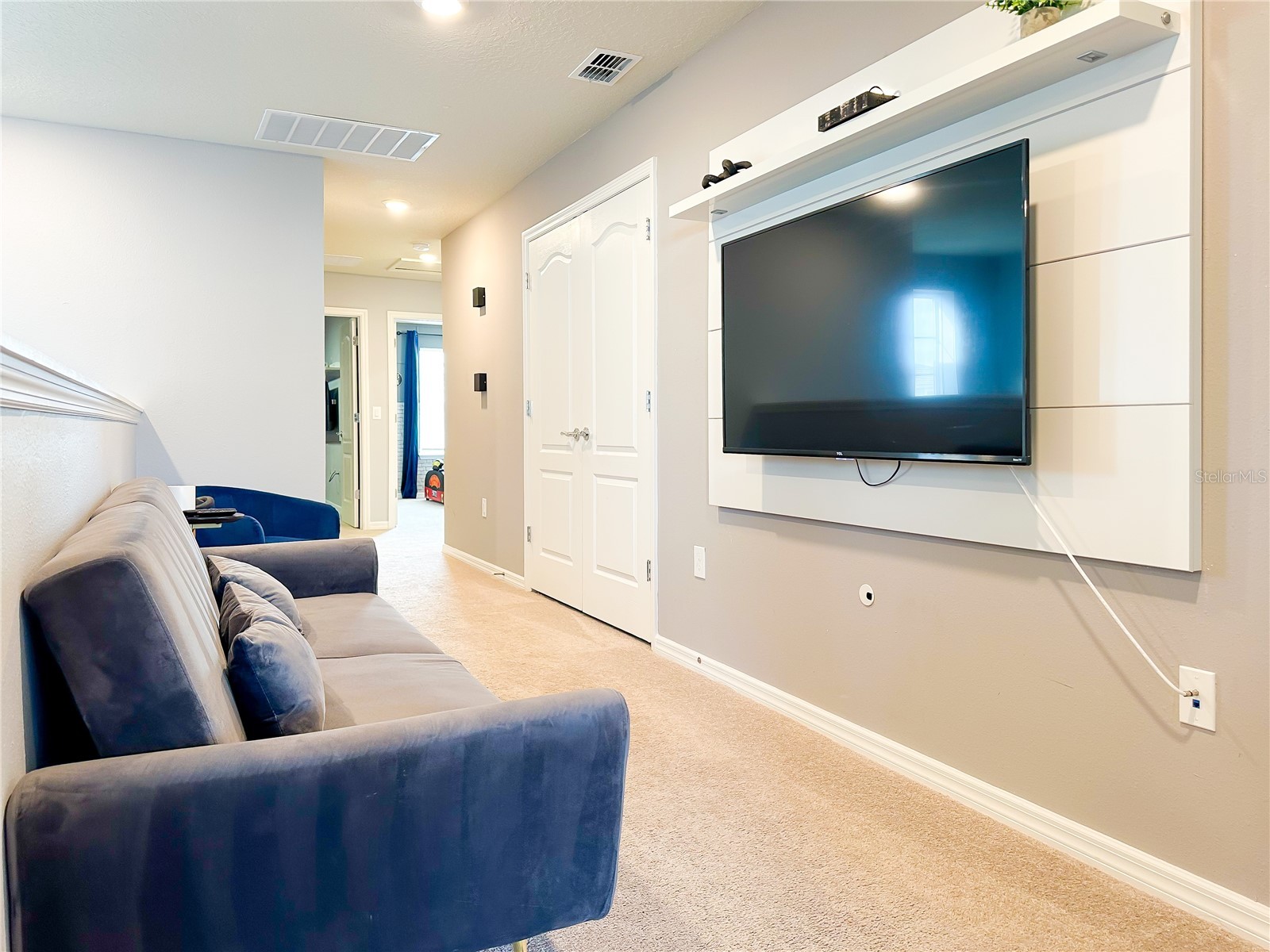 Slide show image of the Orlando Florida Home for Sale 46