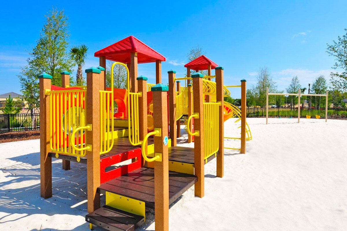 Slide show image of the Orlando Florida Home for Sale 57