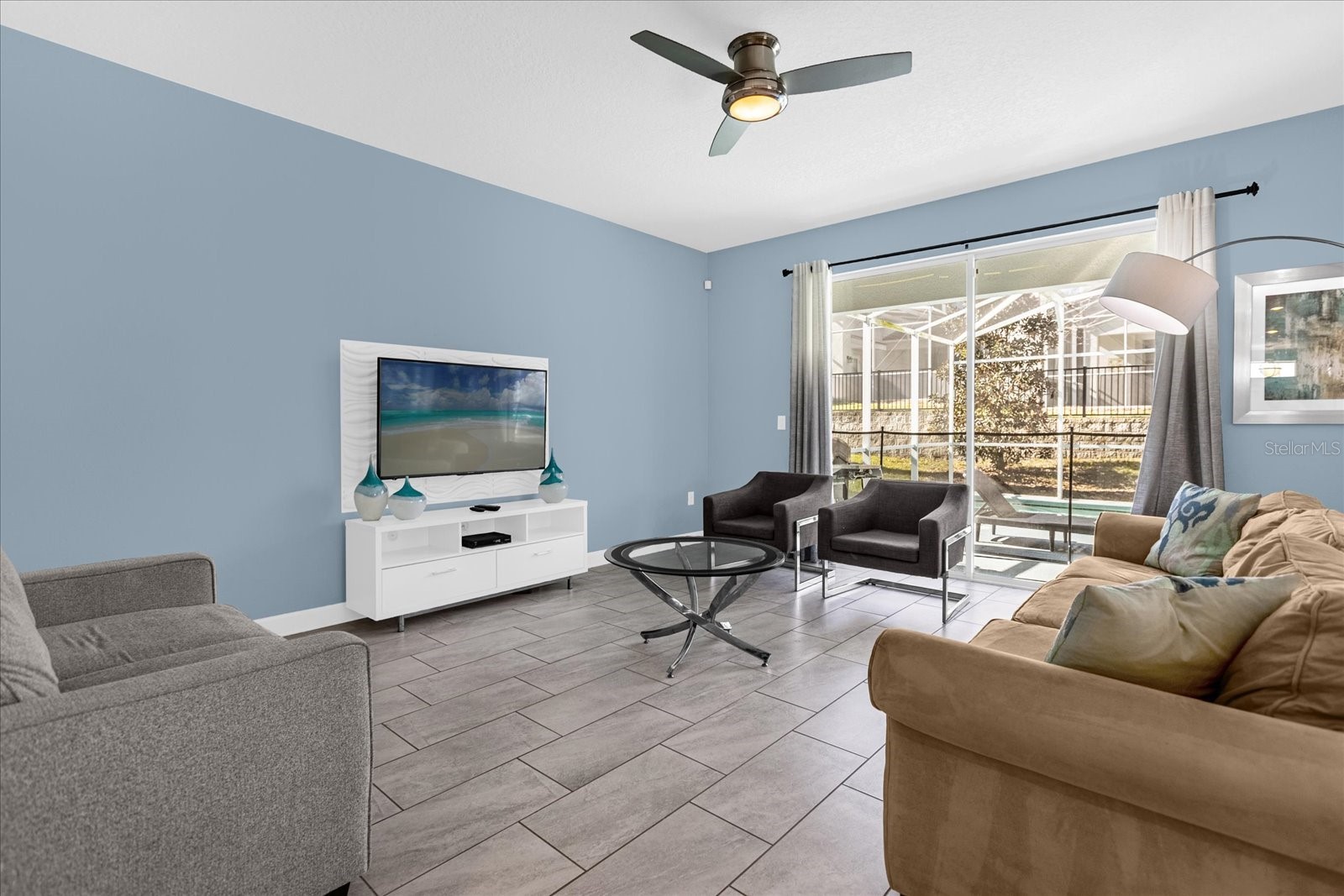 Slide show image of the Orlando Florida Home for Sale 41