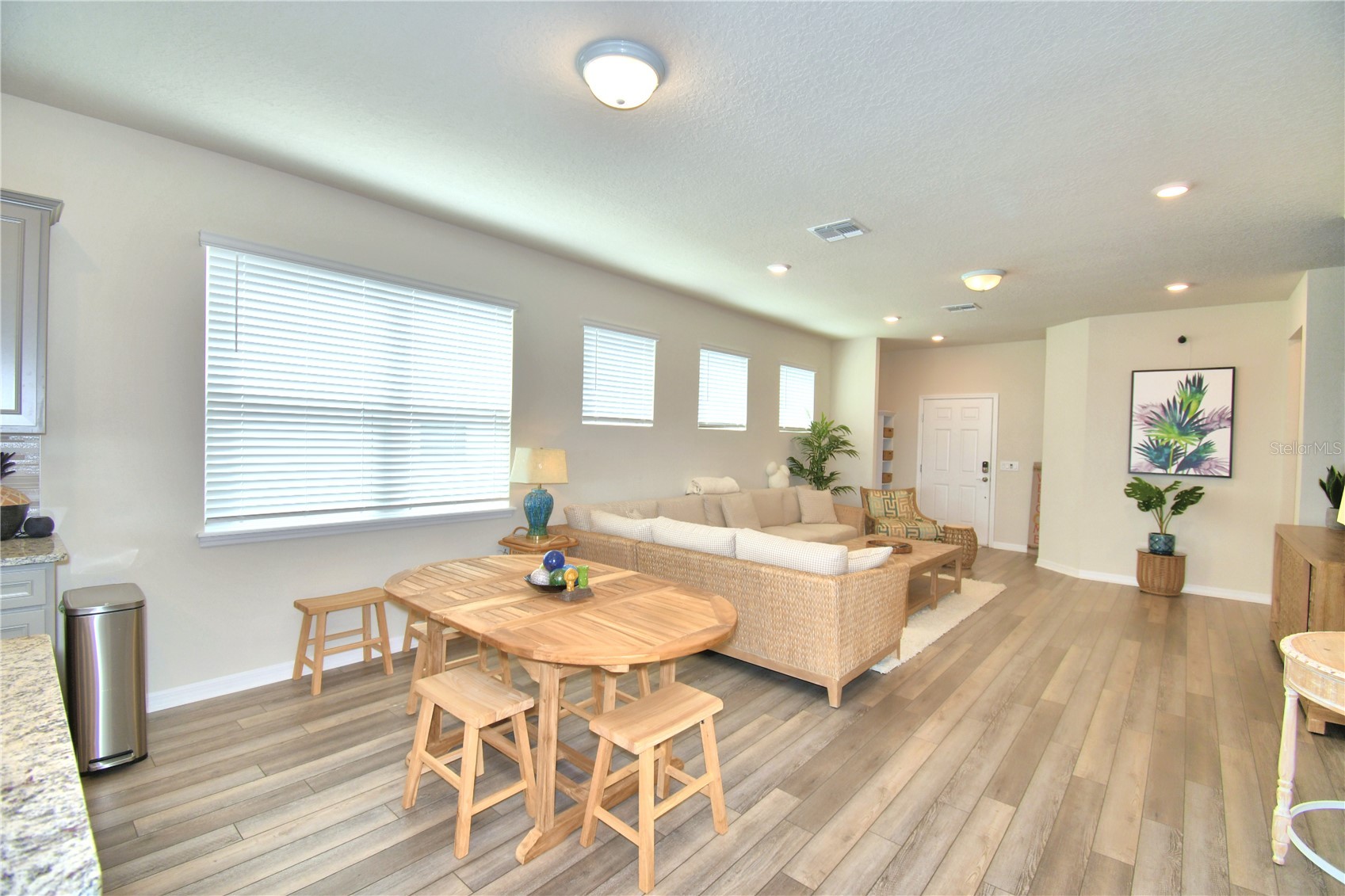 Slide show image of the Orlando Florida Home for Sale 17