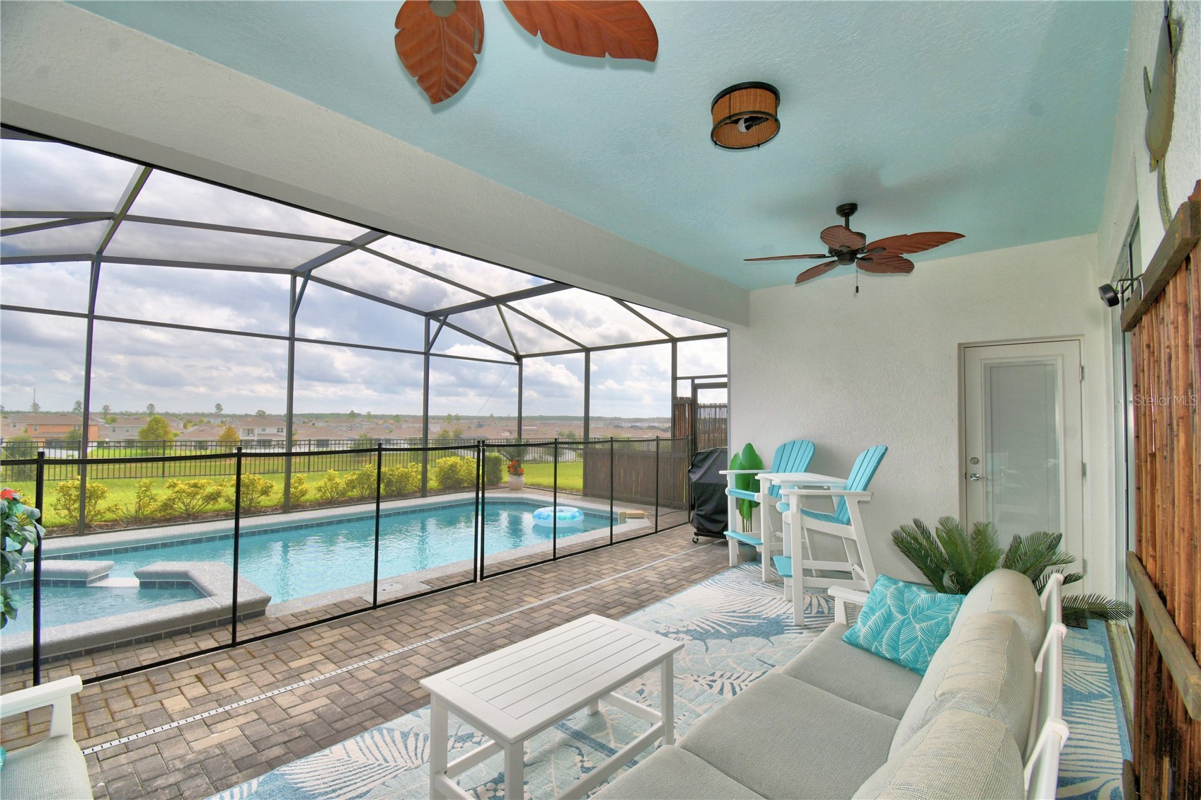 Slide show image of the Orlando Florida Home for Sale 38
