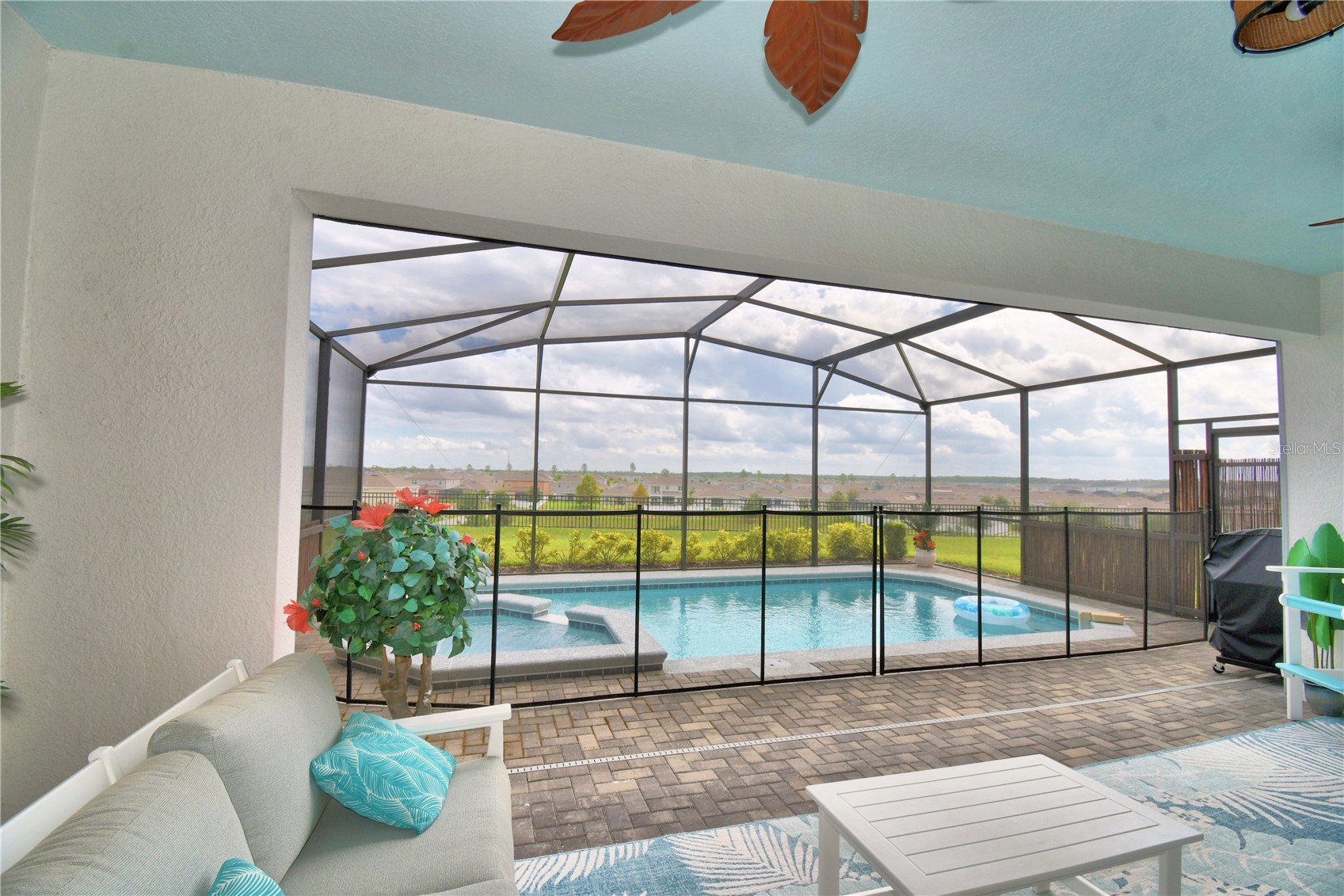 Slide show image of the Orlando Florida Home for Sale 39