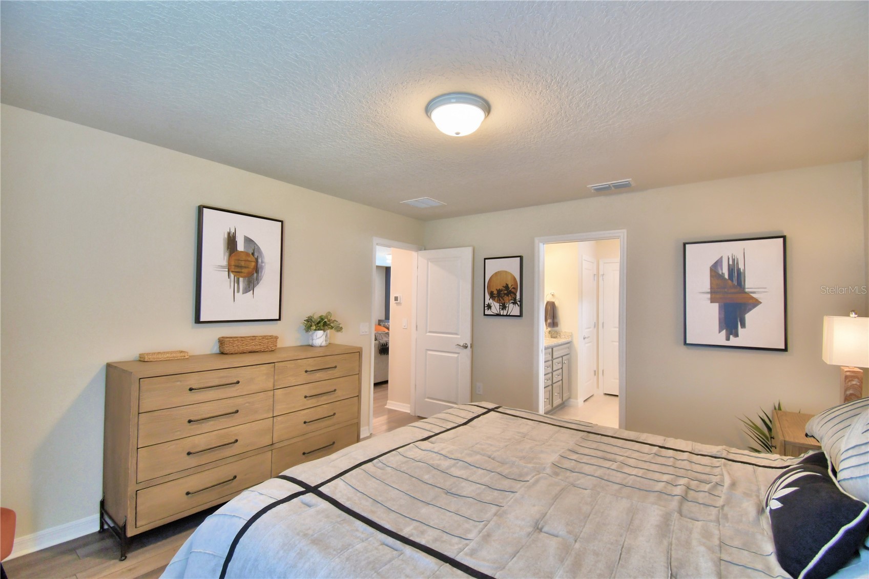 Slide show image of the Orlando Florida Home for Sale 76