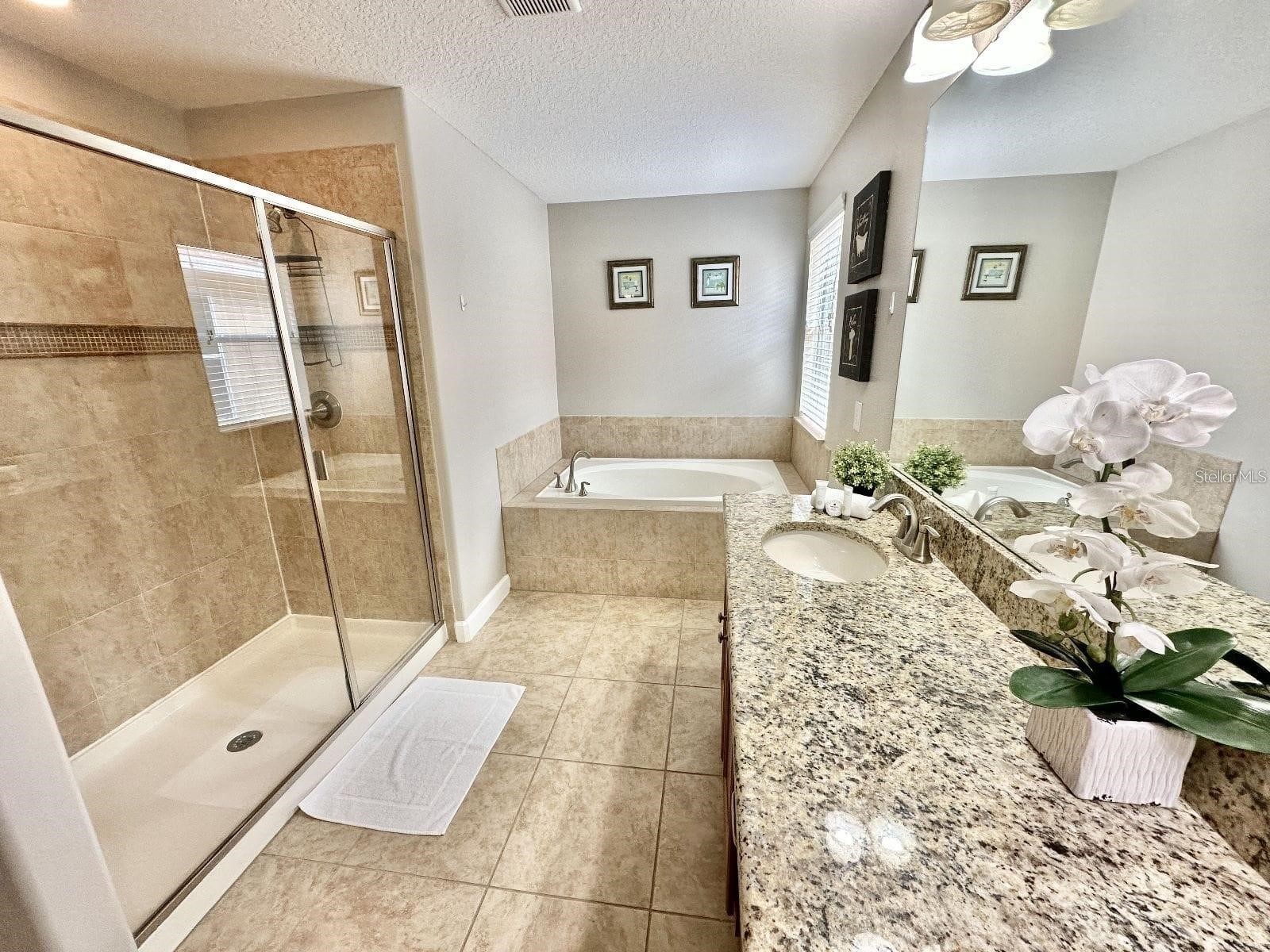 Slide show image of the Orlando Florida Home for Sale 12