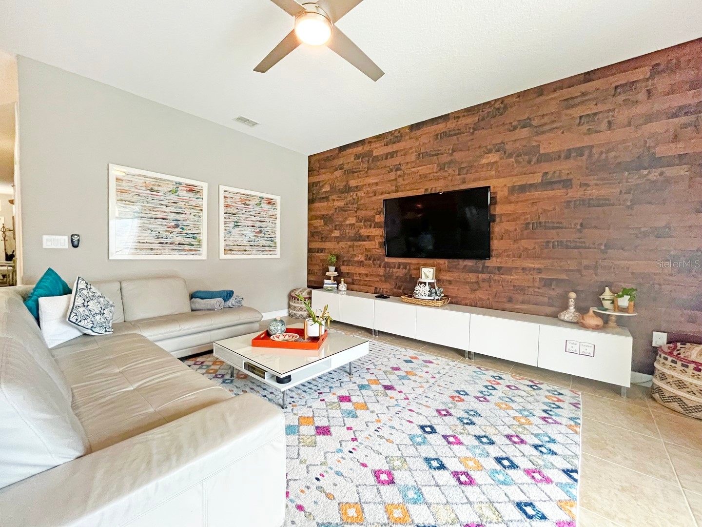 Slide show image of the Orlando Florida Home for Sale 04