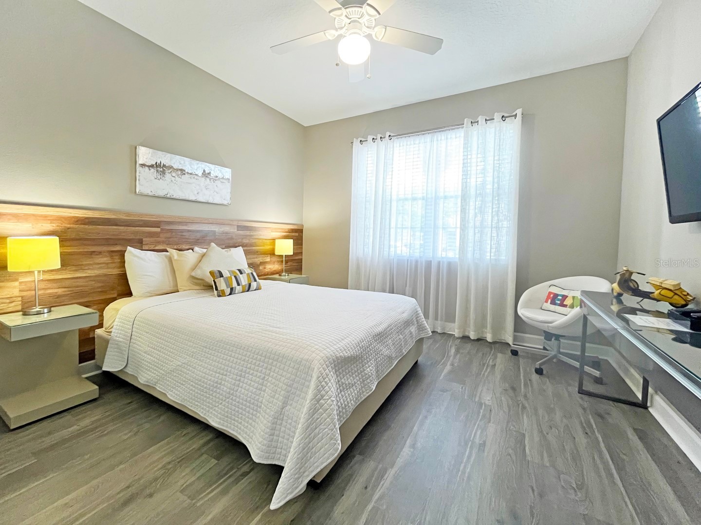 Slide show image of the Orlando Florida Home for Sale 29