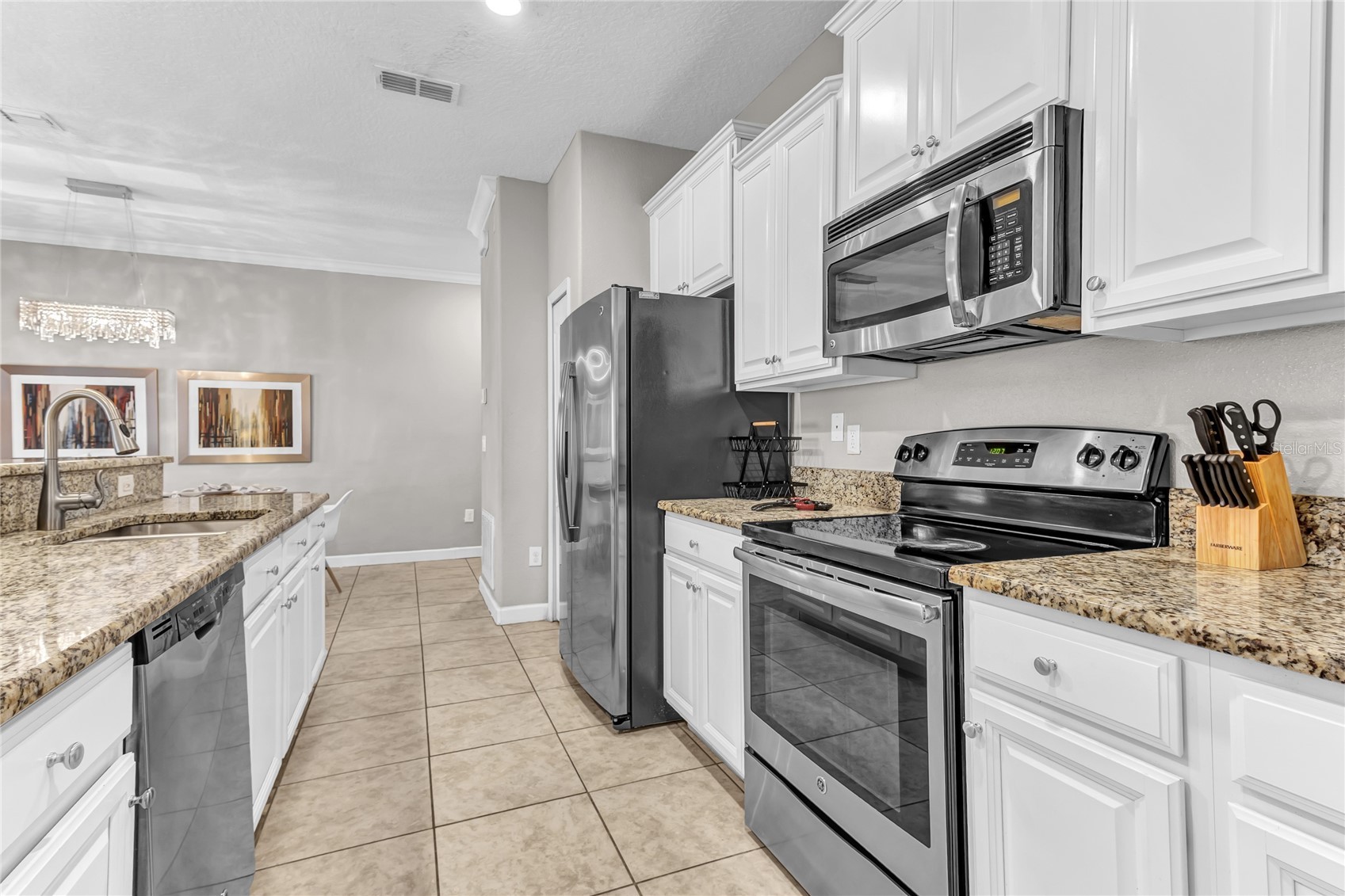 Slide show image of the Orlando Florida Home for Sale 09