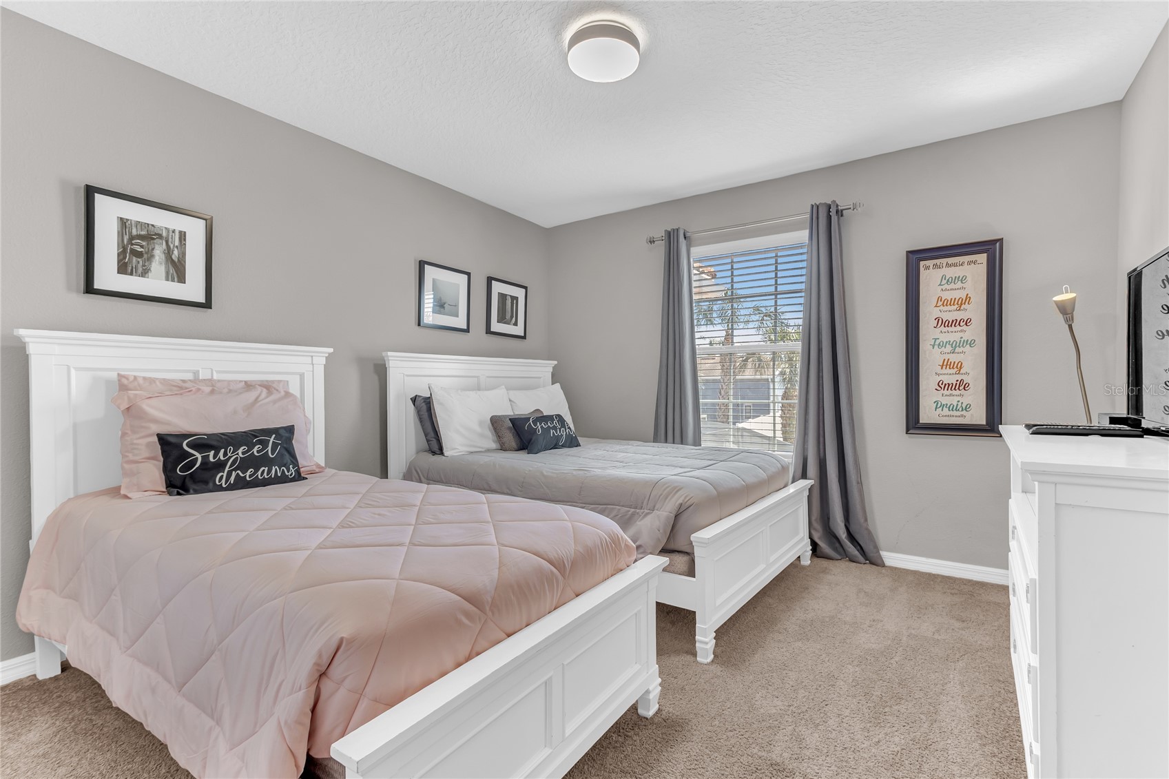 Slide show image of the Orlando Florida Home for Sale 13