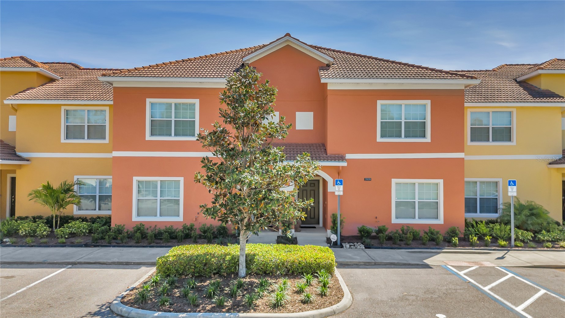 Slide show image of the Orlando Florida Home for Sale 30