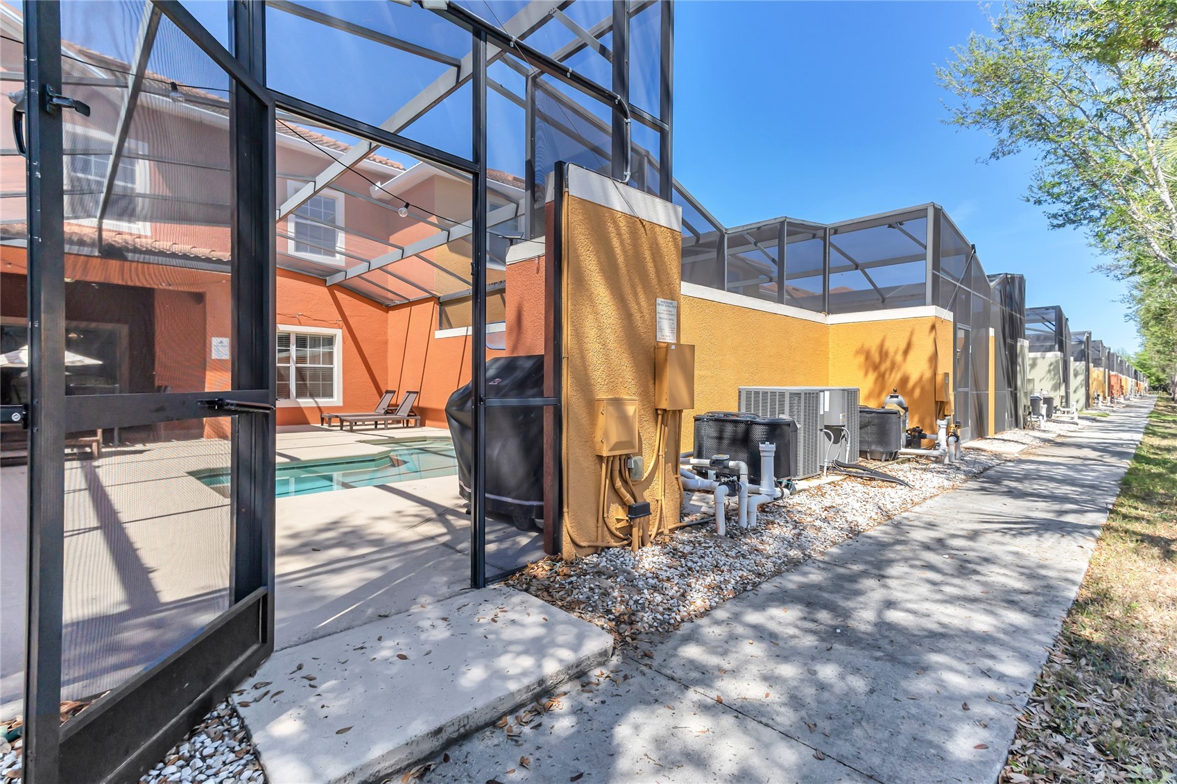 Slide show image of the Orlando Florida Home for Sale 32