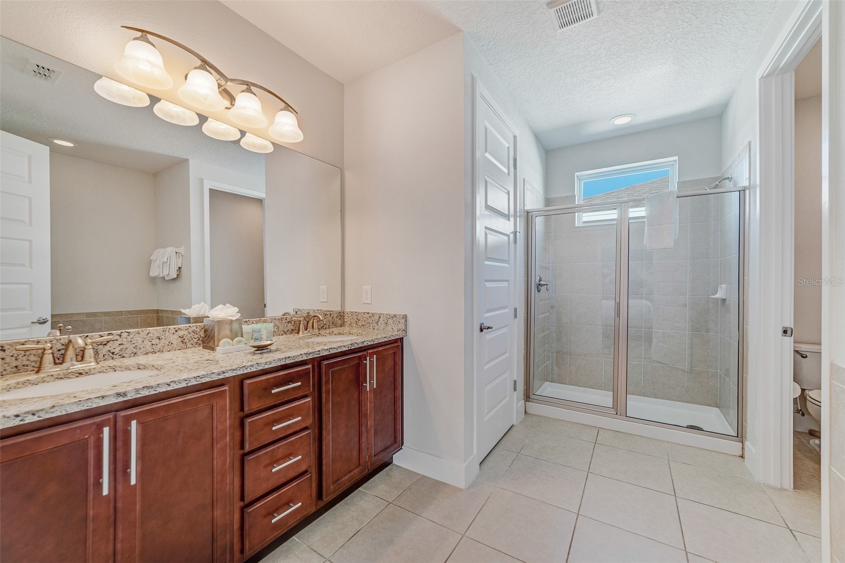 Slide show image of the Orlando Florida Home for Sale 17