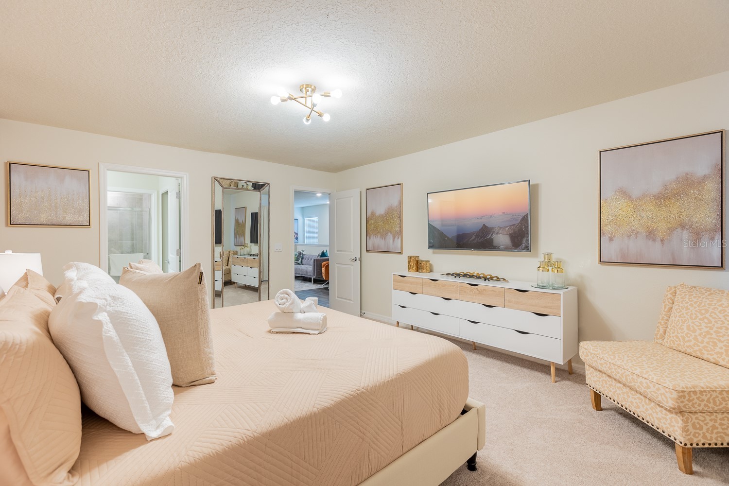 Slide show image of the Orlando Florida Home for Sale 16