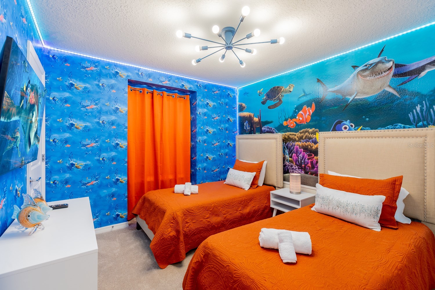 Slide show image of the Orlando Florida Home for Sale 17