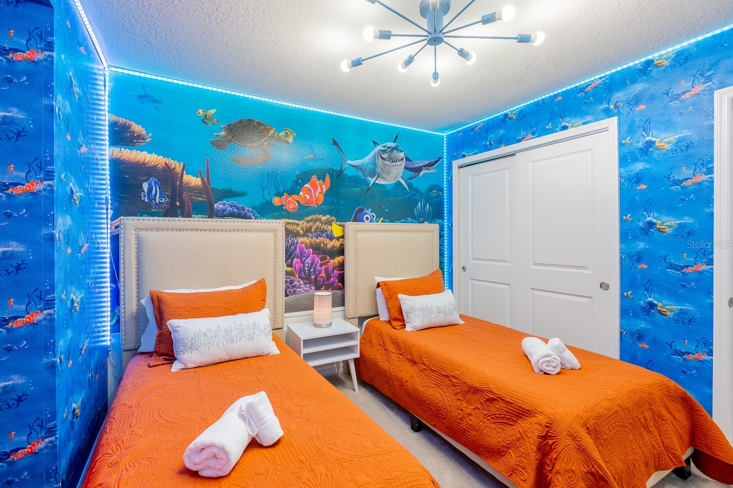 Slide show image of the Orlando Florida Home for Sale 18