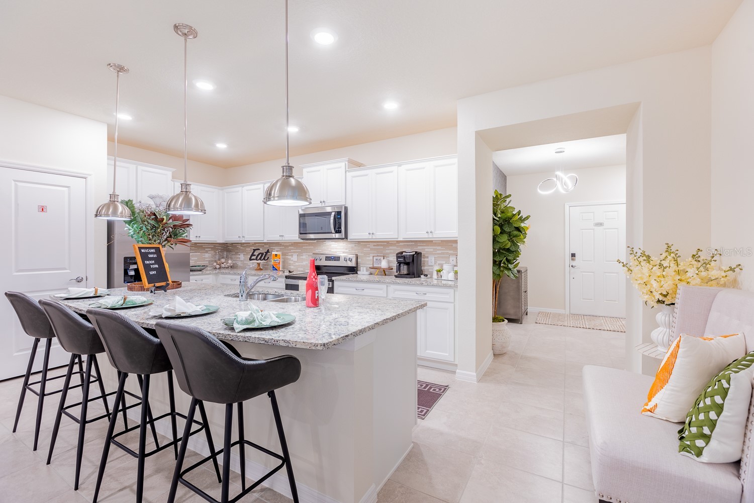 Slide show image of the Orlando Florida Home for Sale 23