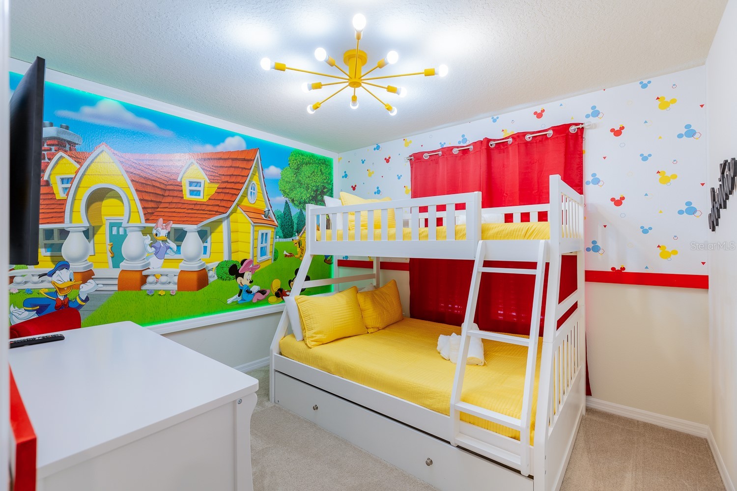 Slide show image of the Orlando Florida Home for Sale 48