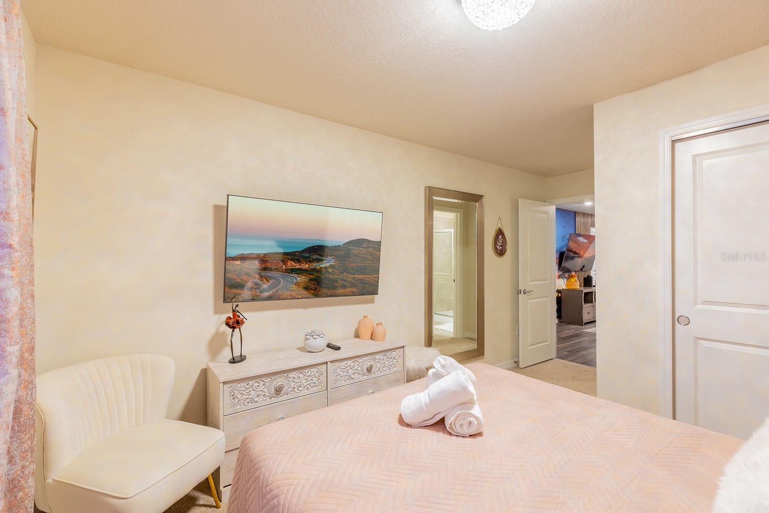 Slide show image of the Orlando Florida Home for Sale 50