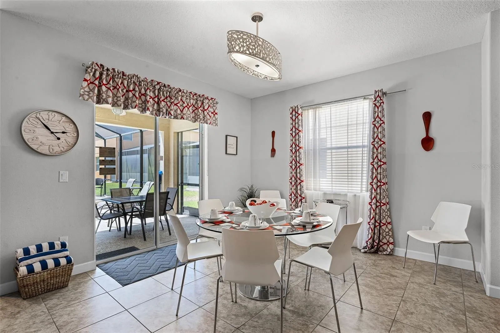 Slide show image of the Orlando Florida Home for Sale 10