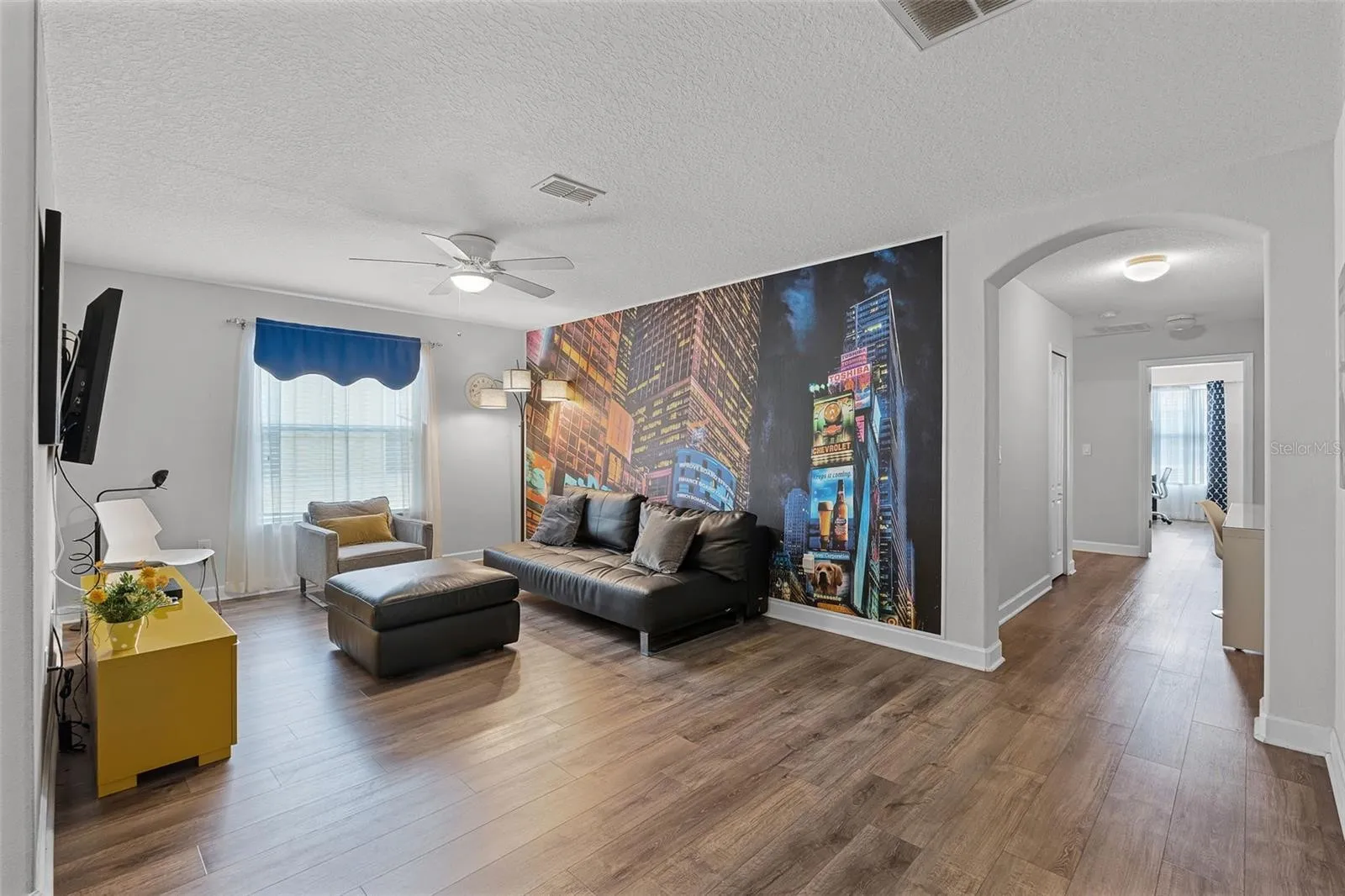 Slide show image of the Orlando Florida Home for Sale 13