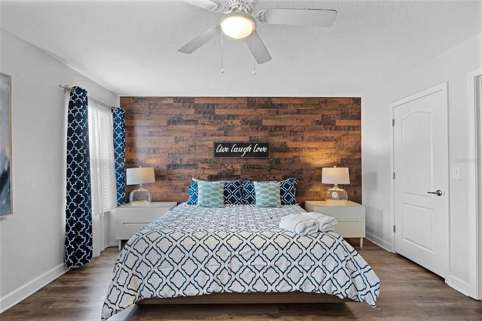 Slide show image of the Orlando Florida Home for Sale 18