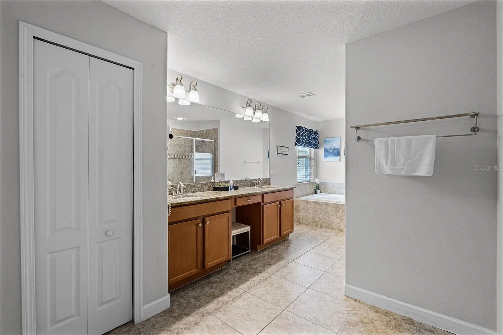 Slide show image of the Orlando Florida Home for Sale 21