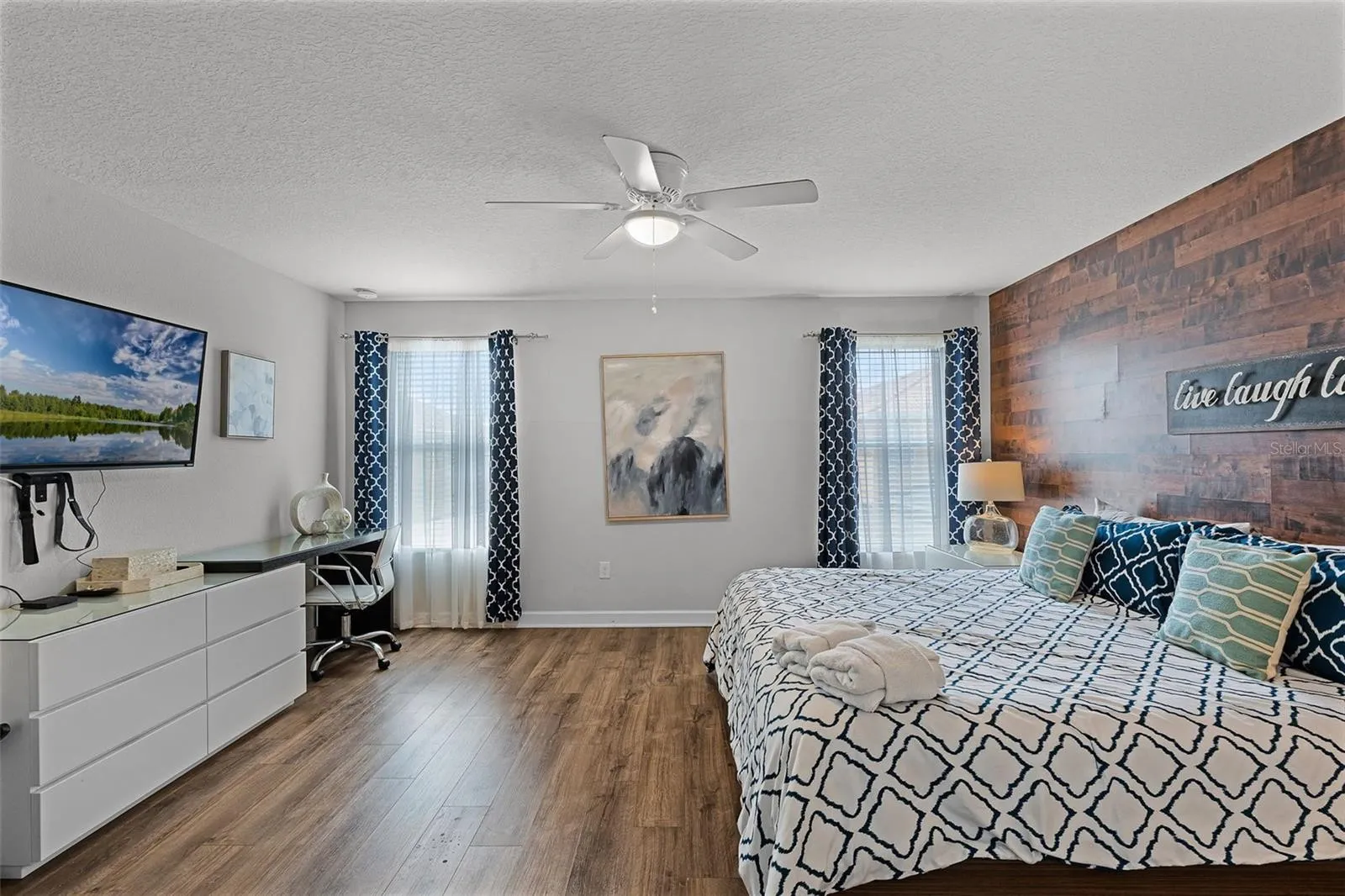 Slide show image of the Orlando Florida Home for Sale 24