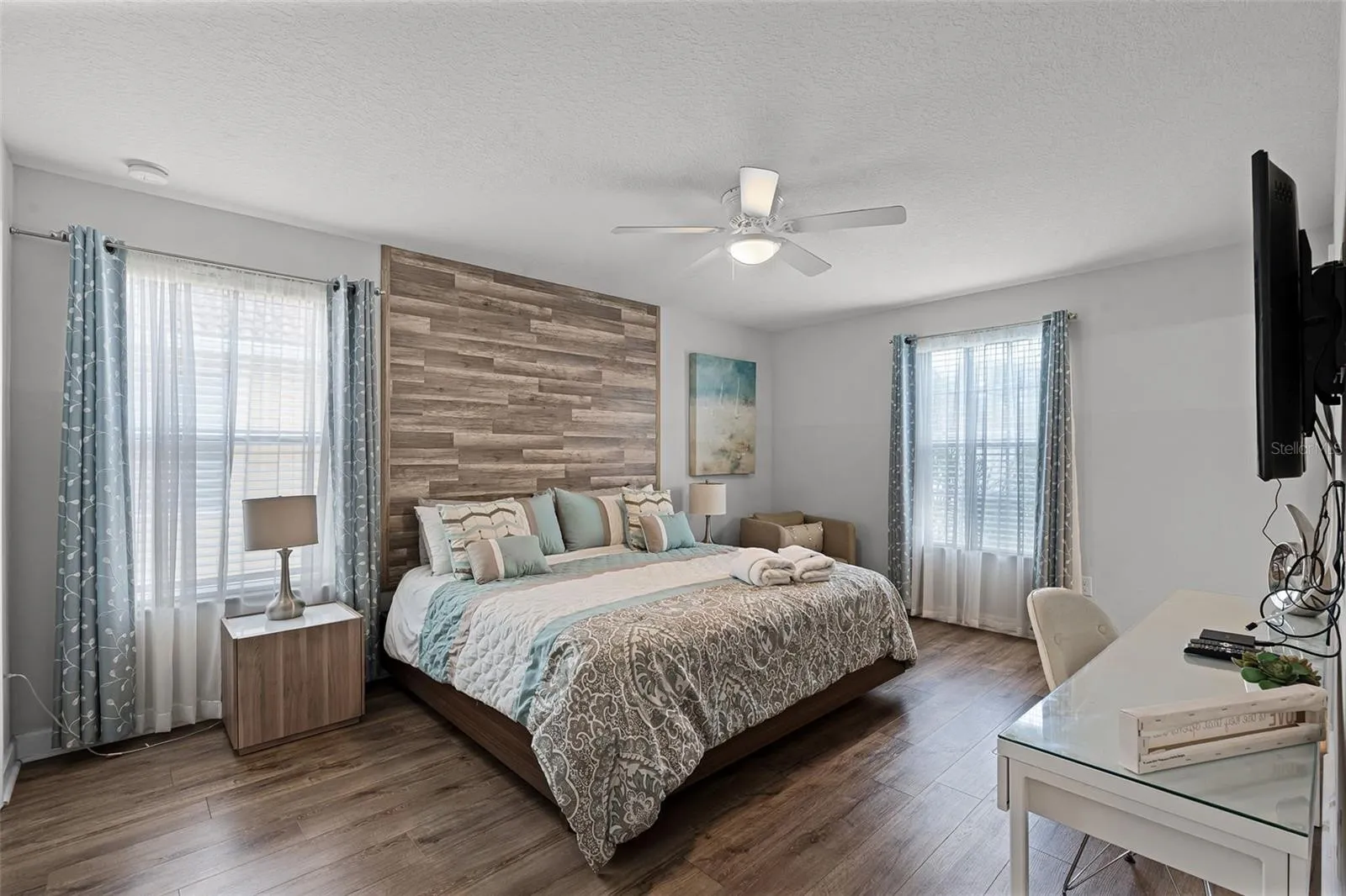 Slide show image of the Orlando Florida Home for Sale 30