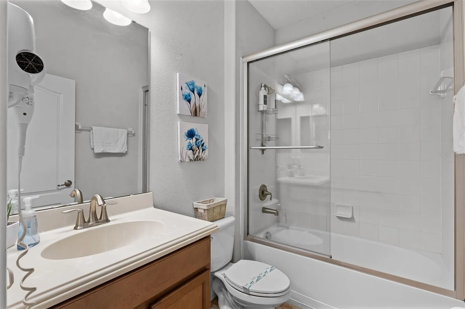 Slide show image of the Orlando Florida Home for Sale 36