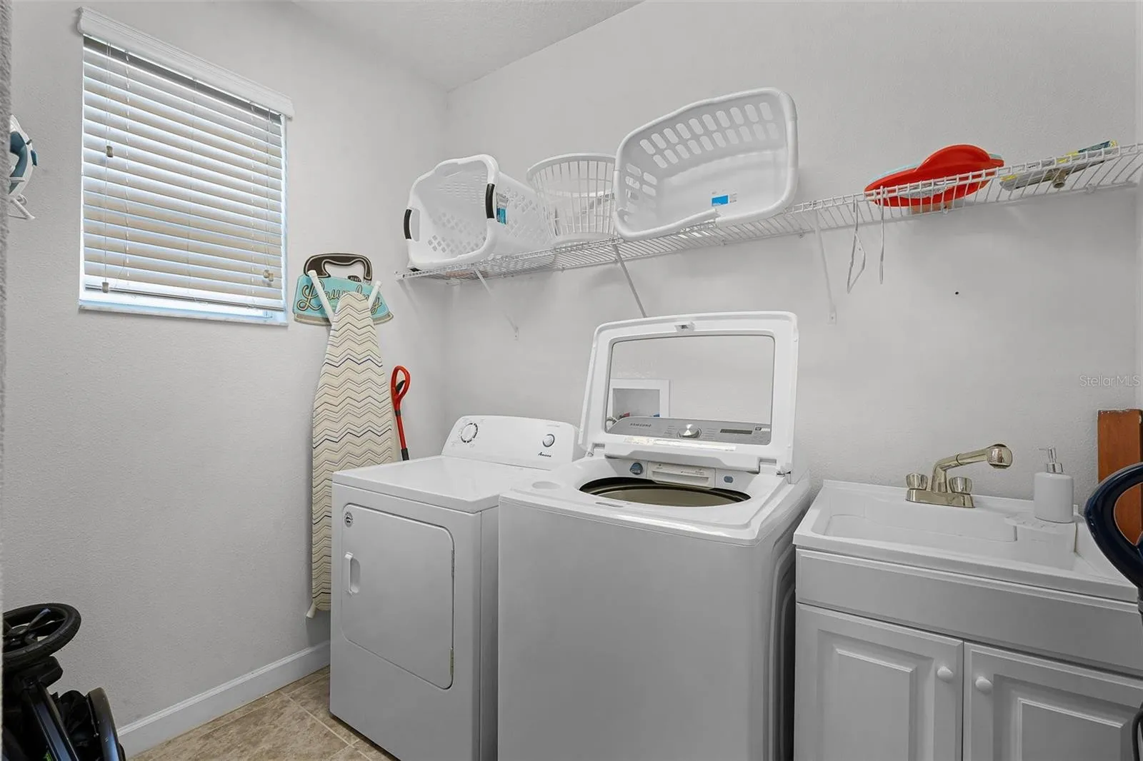 Slide show image of the Orlando Florida Home for Sale 37