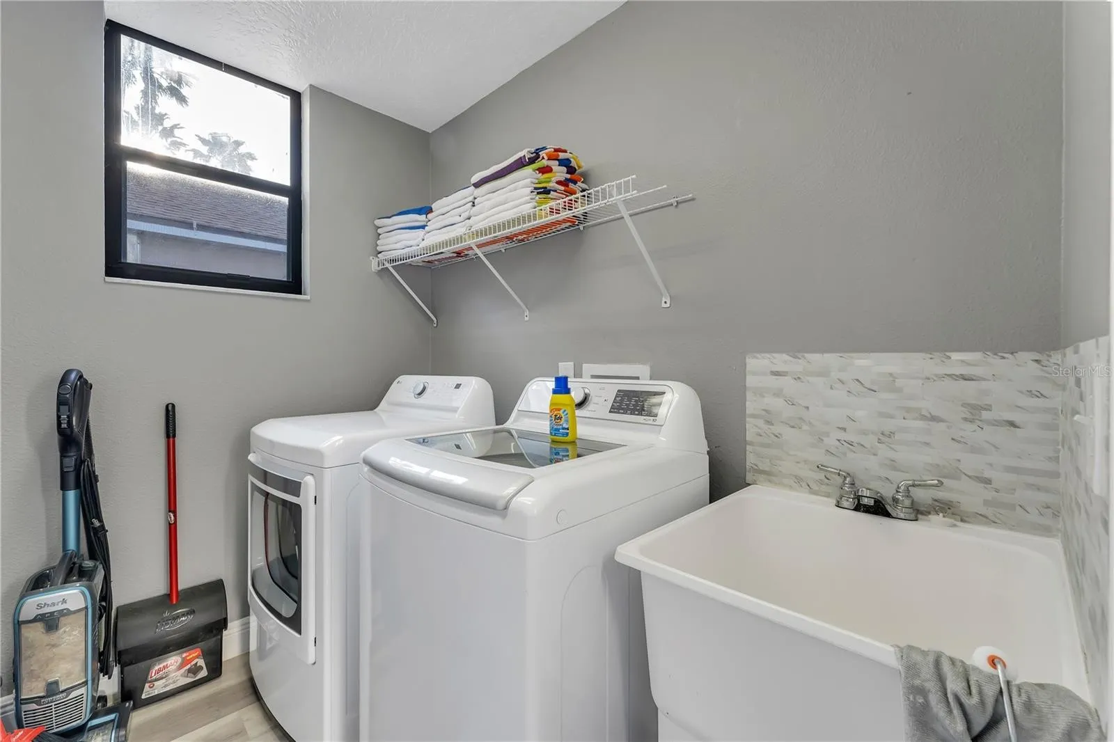 Slide show image of the Orlando Florida Home for Sale 16