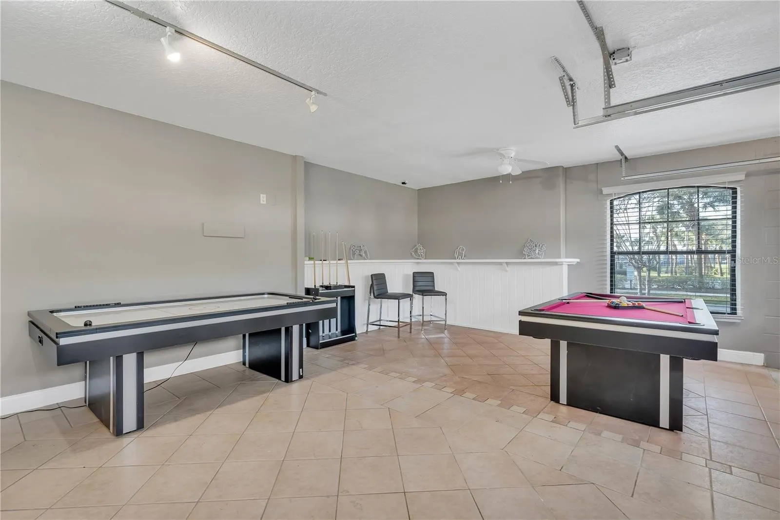 Slide show image of the Orlando Florida Home for Sale 19