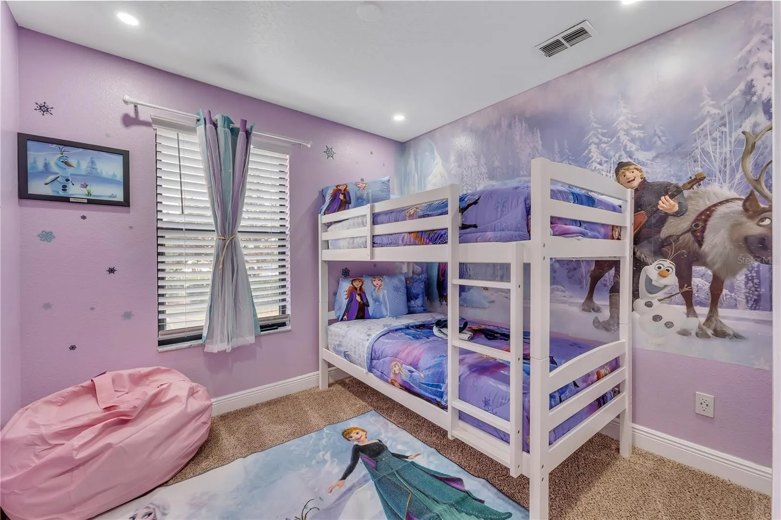 Slide show image of the Orlando Florida Home for Sale 29