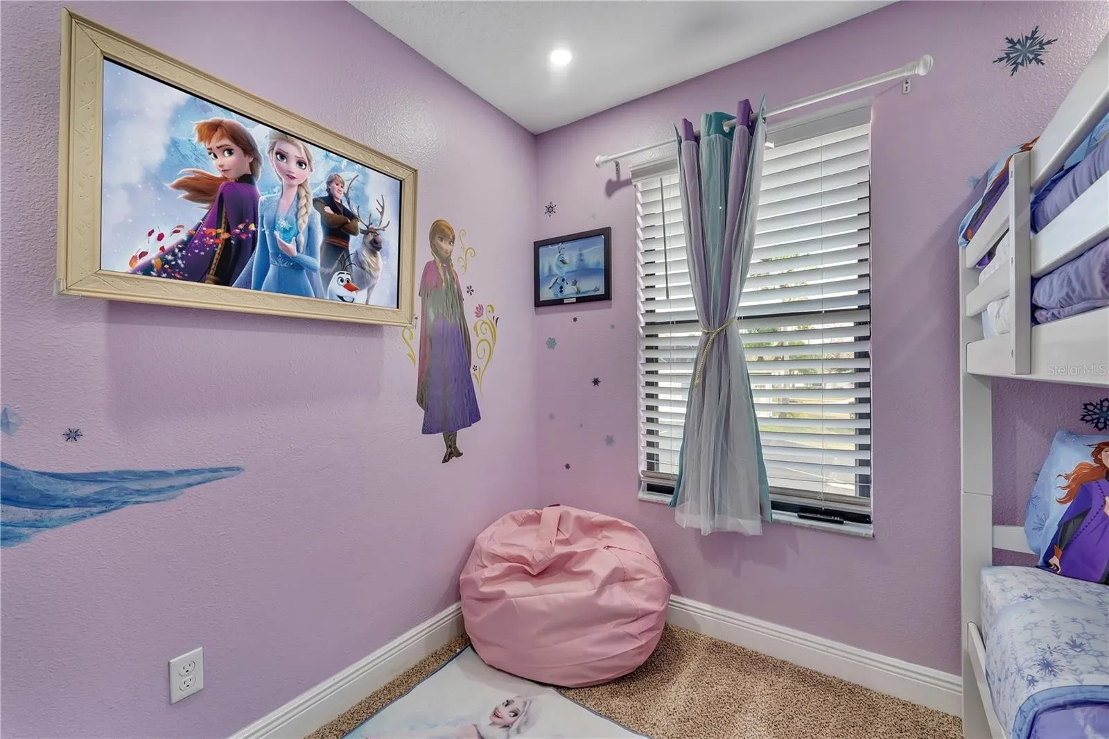 Slide show image of the Orlando Florida Home for Sale 30