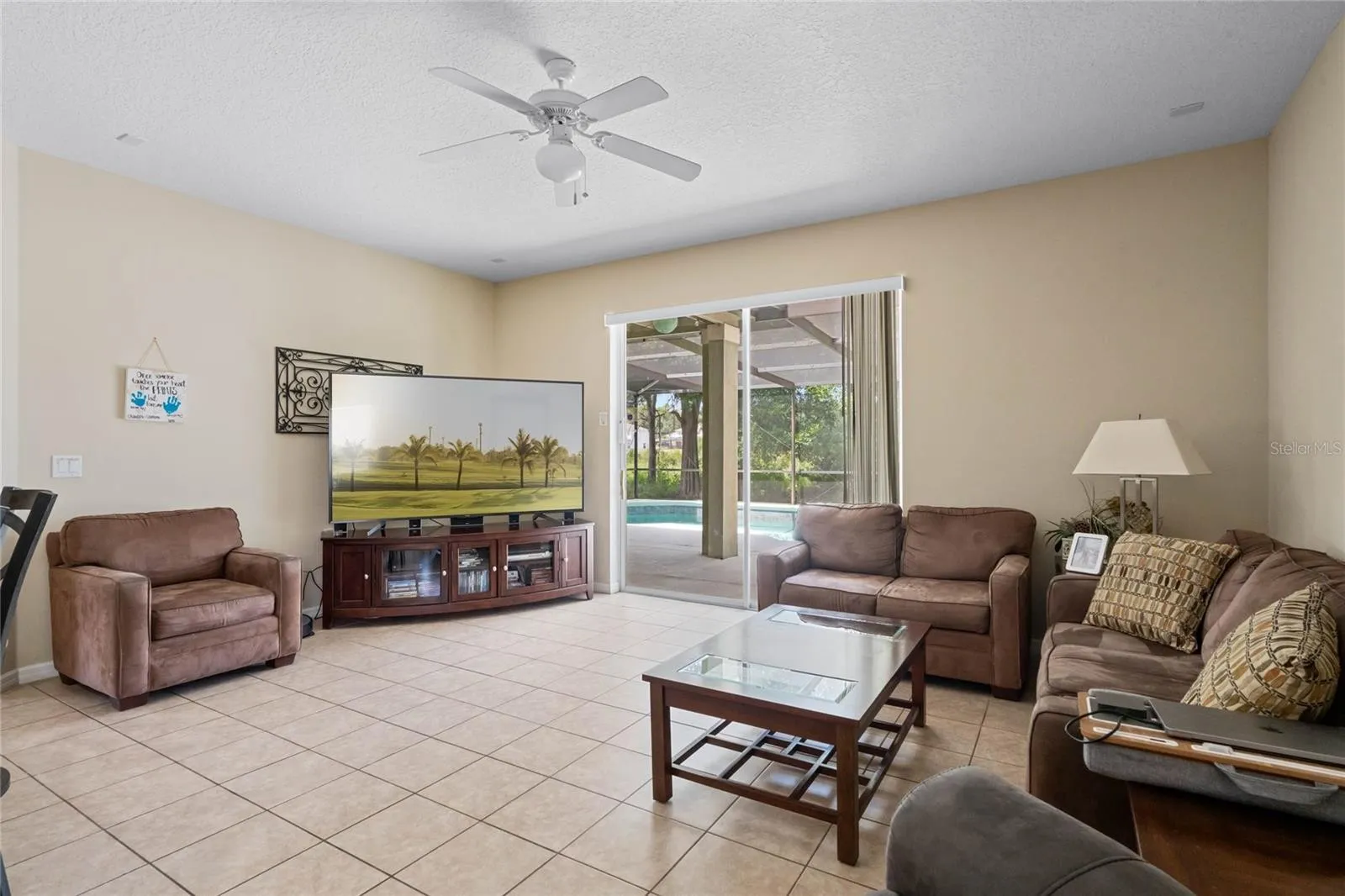Slide show image of the Orlando Florida Home for Sale 23