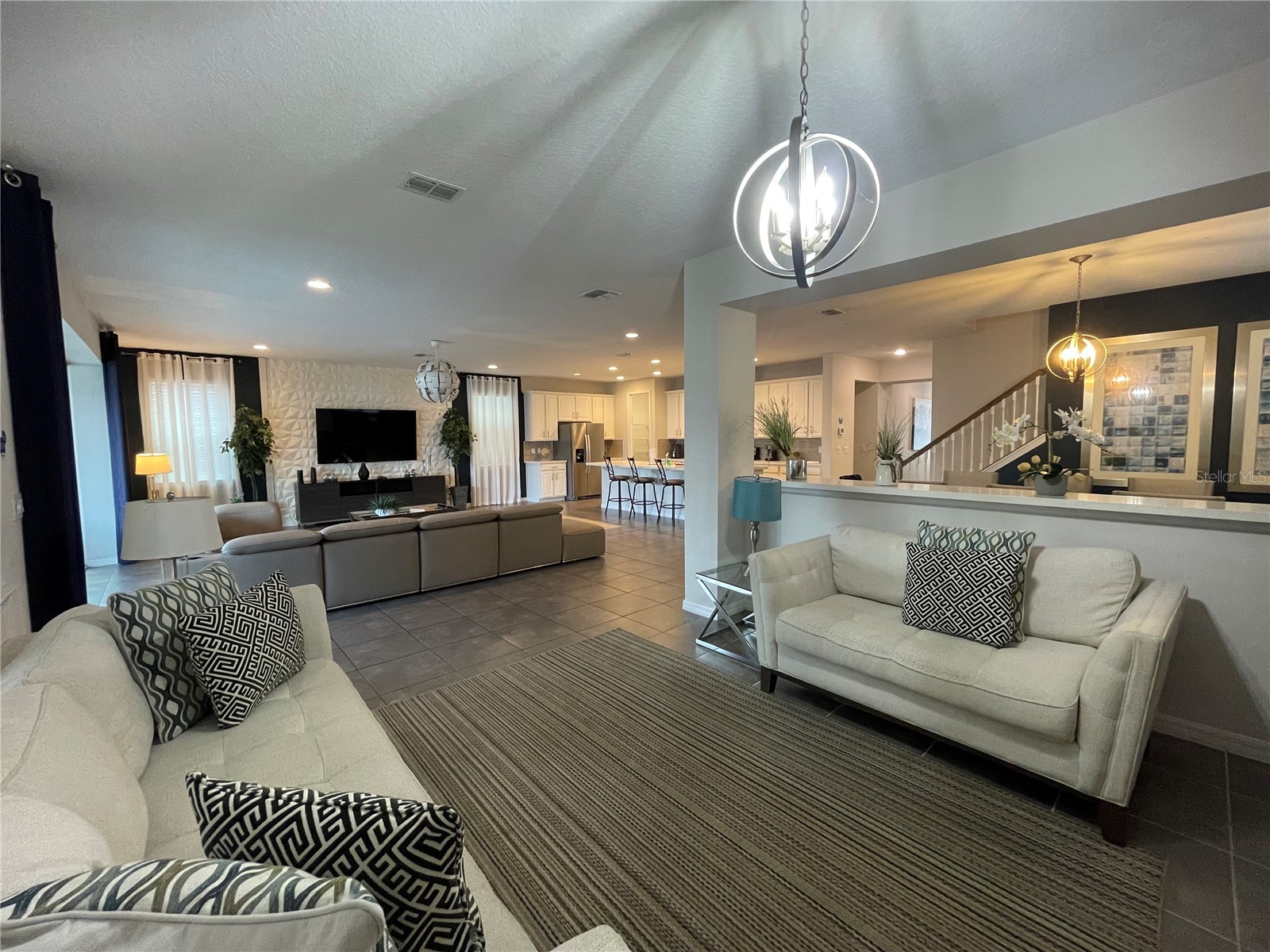 Slide show image of the Orlando Florida Home for Sale 09