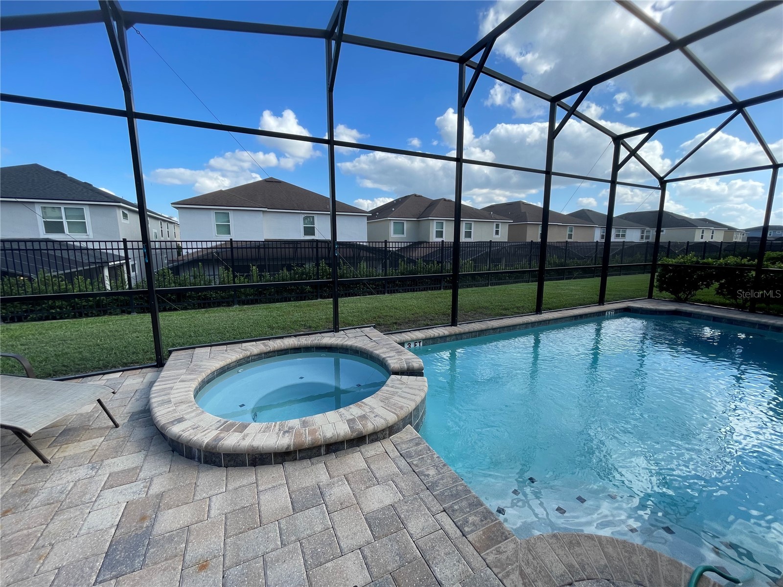 Slide show image of the Orlando Florida Home for Sale 44